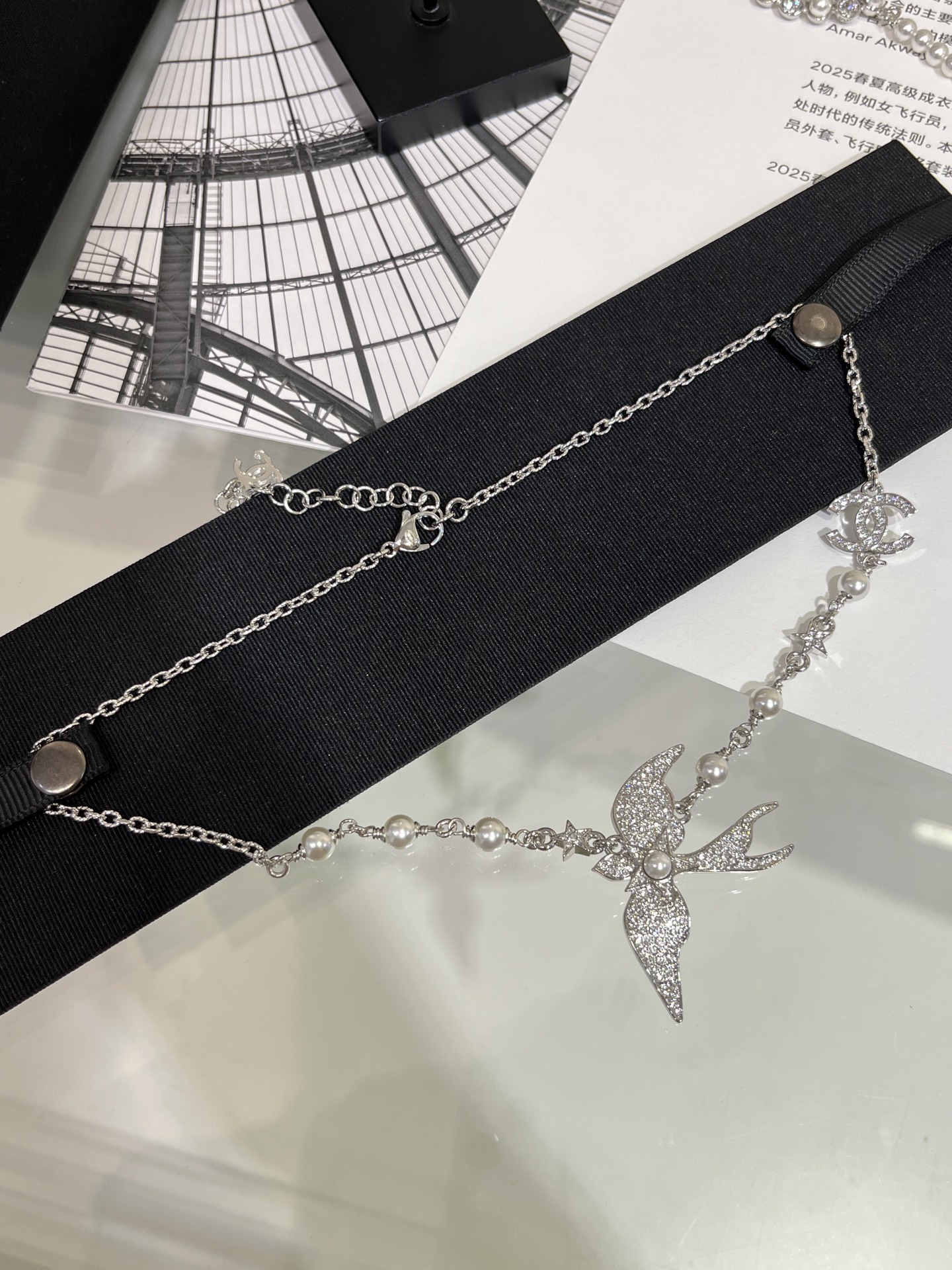 Nouveau collier de perles double C en argent inspiré des oiseaux CHANEL 25S - luxuryevafr