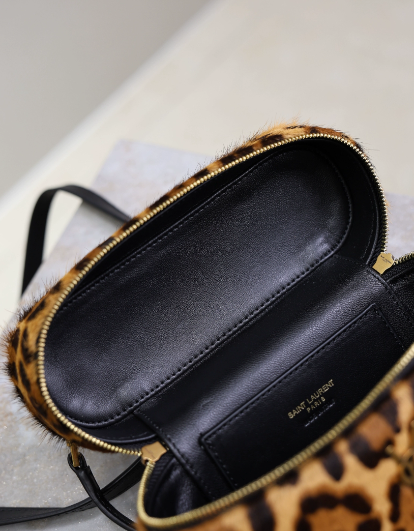 Trousse de toilette YSL GABY en cuir poney - luxuryevafr