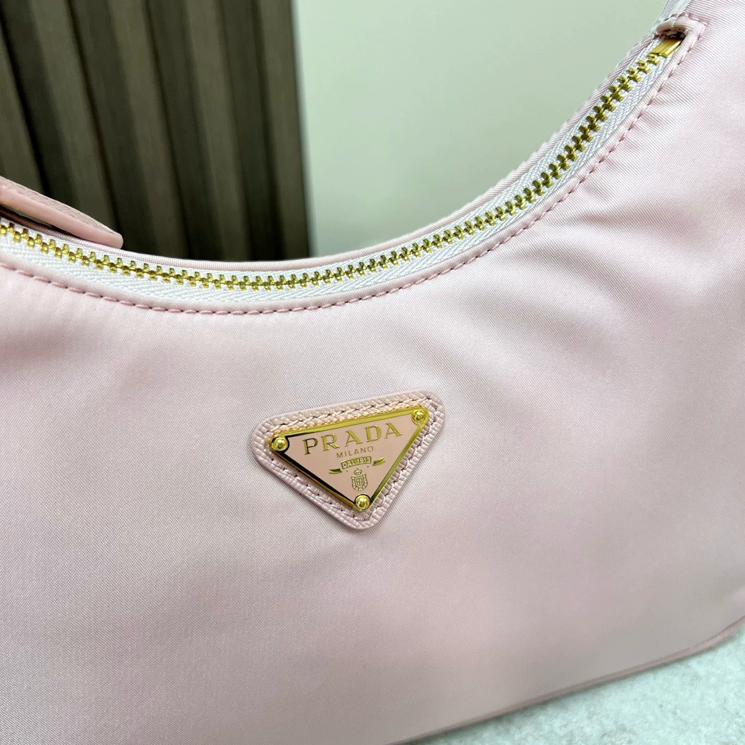 Mini sac Prada en Re-Nylon et Saffiano - luxuryevafr