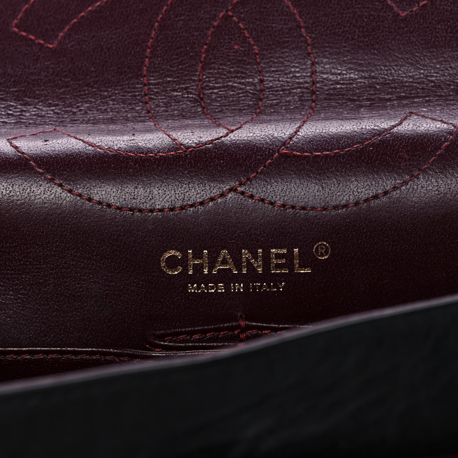 Cuir de veau vieilli matelassé 2.55 Réédition 226 Rabat Noir - luxuryevafr