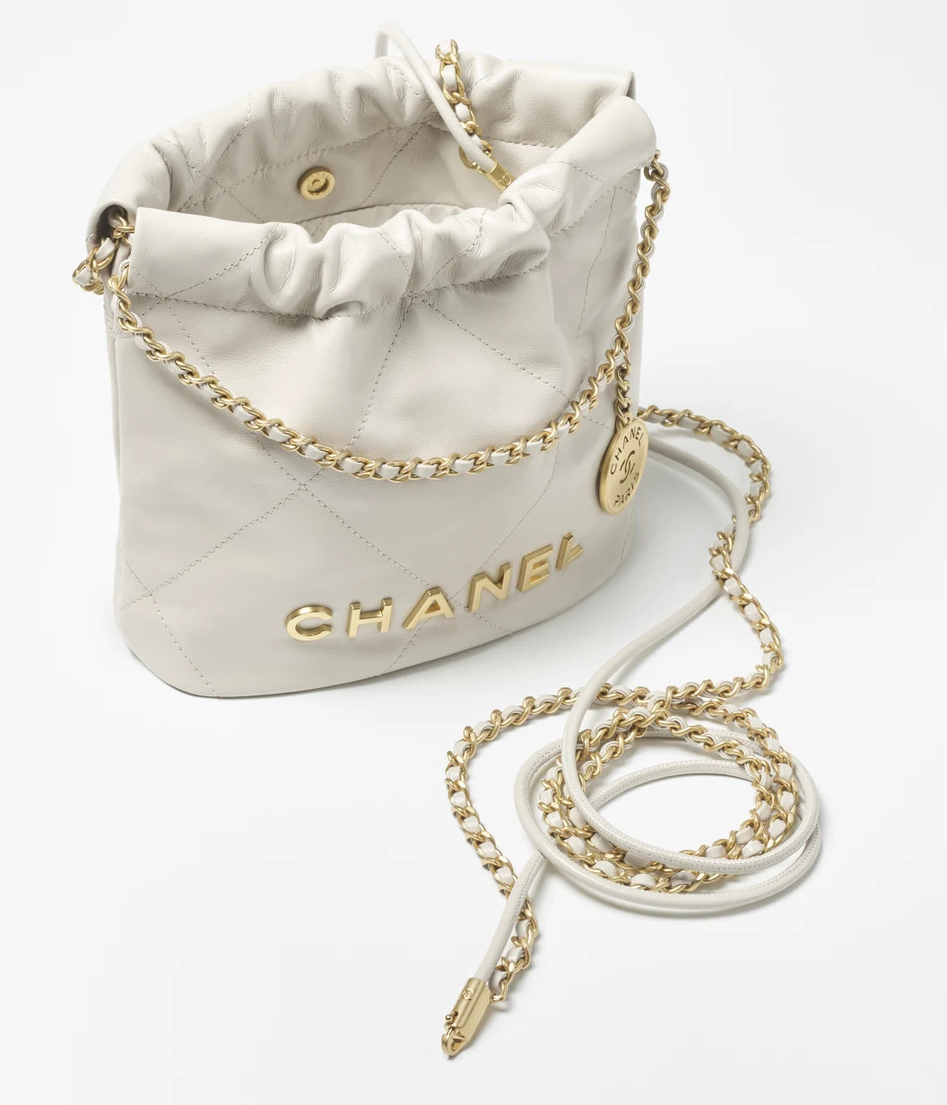 Mini sac à main CHANEL 22 - luxuryevafr