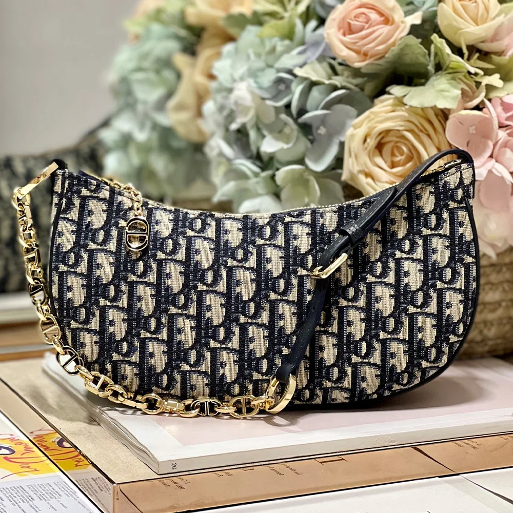 Sac bandoulière demi-lune DIOR CD Lounge - luxuryevafr
