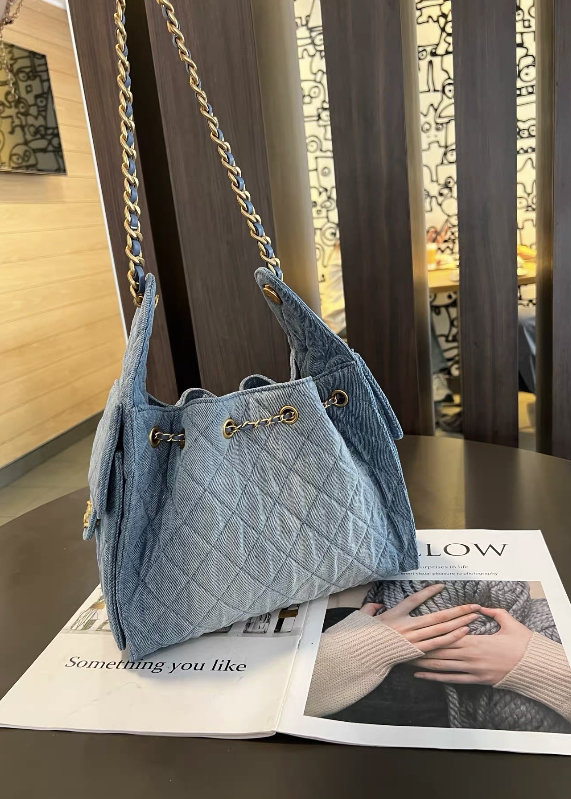 Petit sac à main CHANEL 25 en denim délavé - luxuryevafr