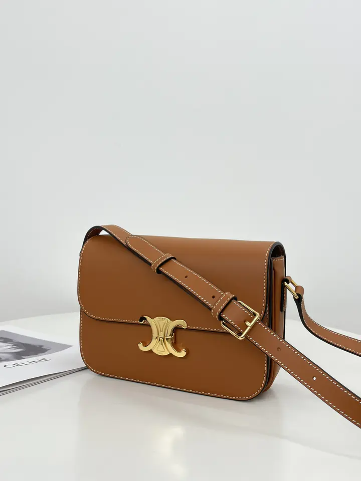 Sac Triomphe moyen Celine en caramel - luxuryevafr