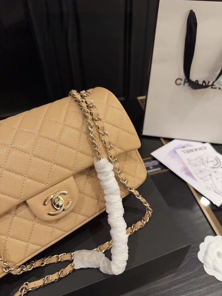 Sac à rabat classique Chanel – Caramel avec finitions dorées - luxuryevafr