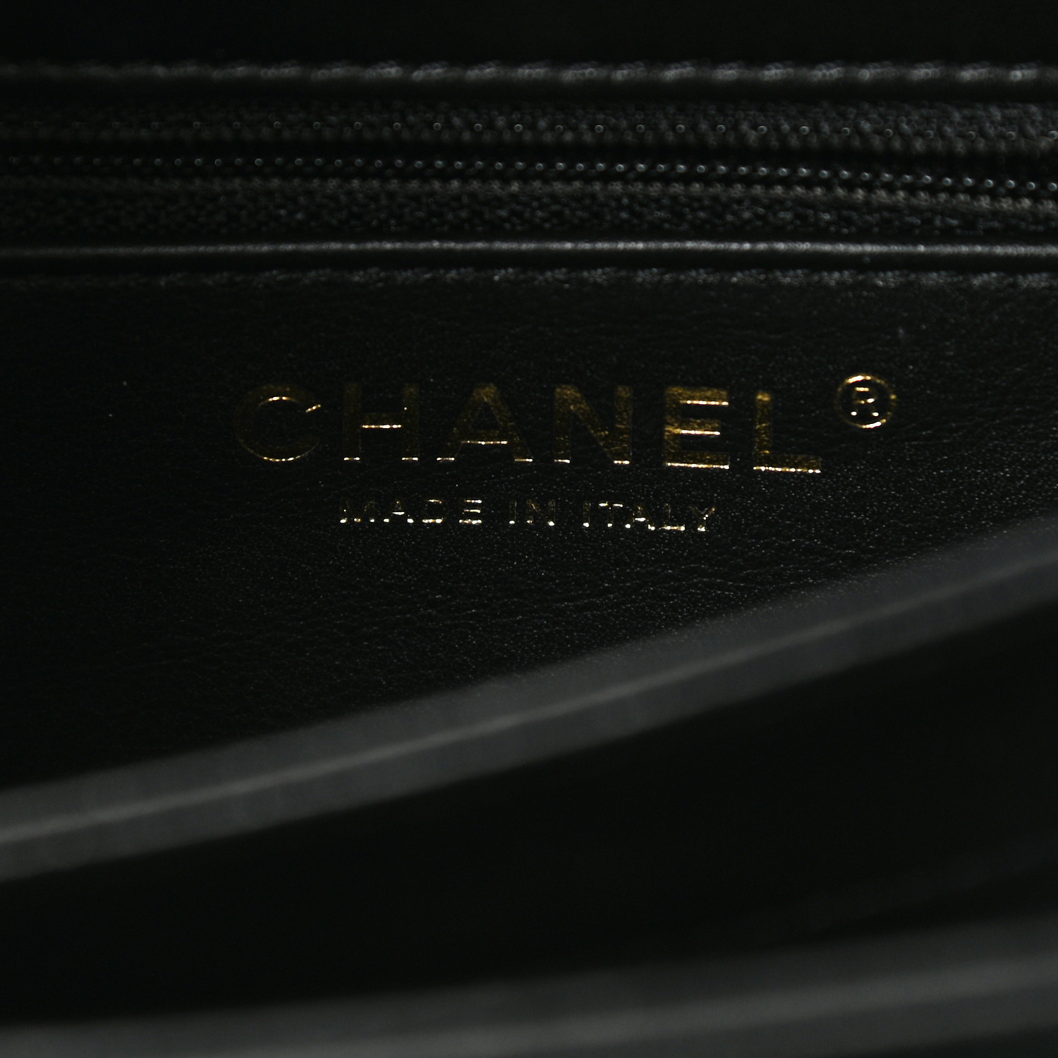 Petit sac à rabat tendance CC matelassé en cuir d'agneau noir - luxuryevafr