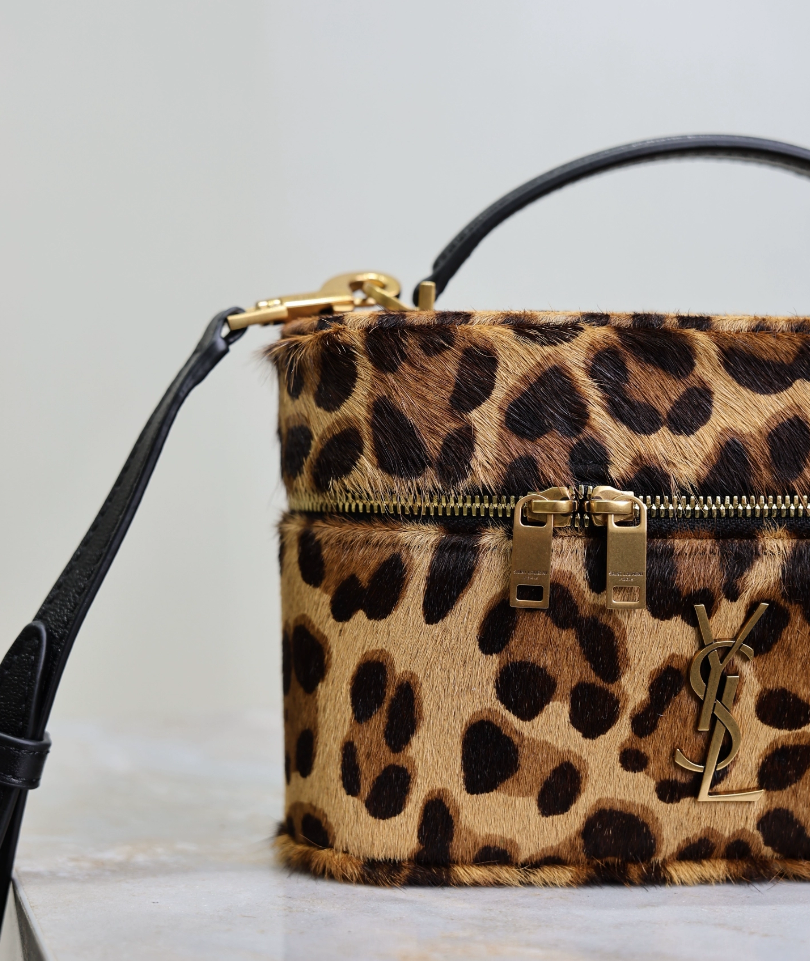 Trousse de toilette YSL GABY en cuir poney - luxuryevafr