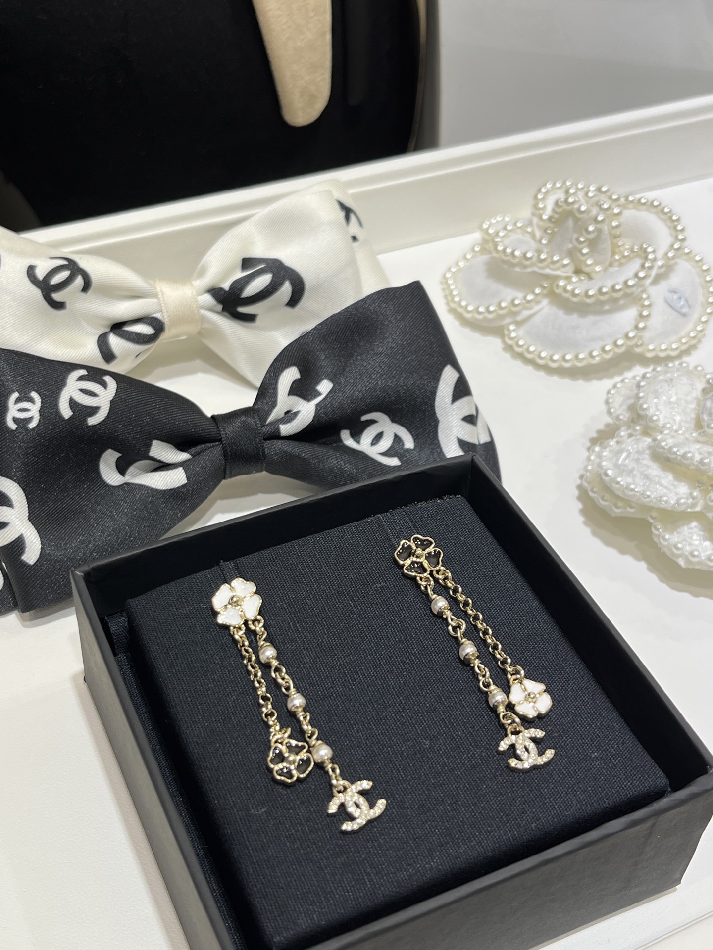 CHANEL Camélia Double C - luxuryevafr