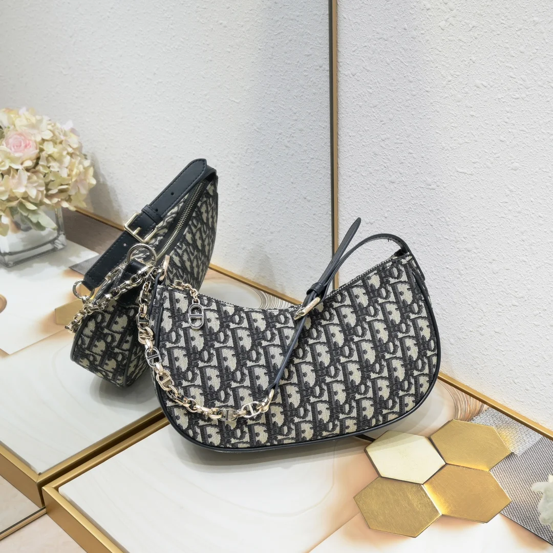 Sac bandoulière demi-lune DIOR CD Lounge - luxuryevafr