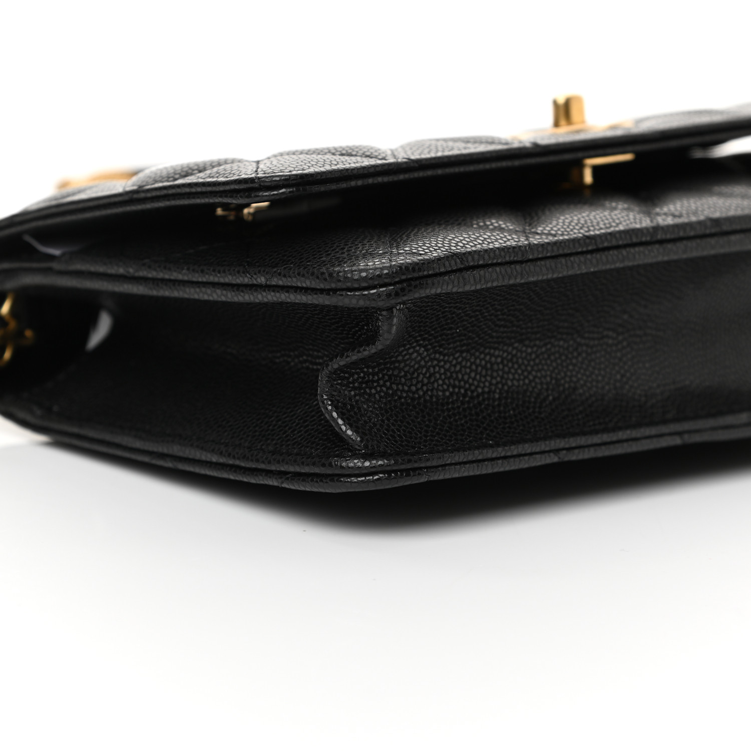 Portefeuille matelassé Caviar Twist Your Buttons sur chaîne WOC Noir - luxuryevafr