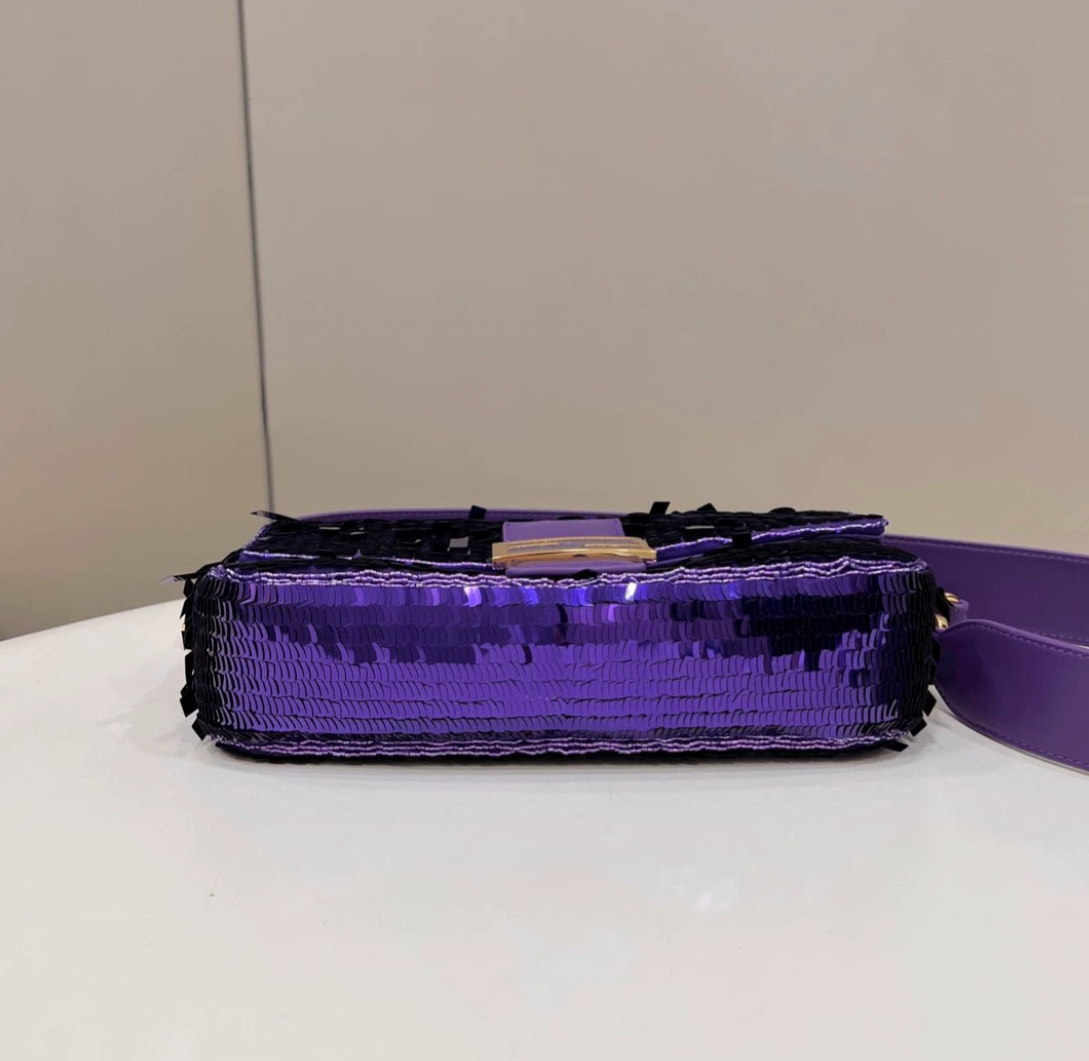 Sac à paillettes violet FENDI Baguette - luxuryevafr