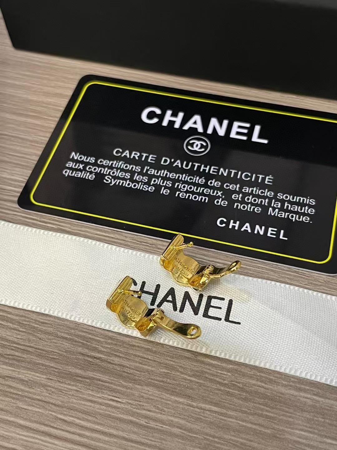 CHANEL Boucles Matelassées Plaqué Or 18K - luxuryevafr