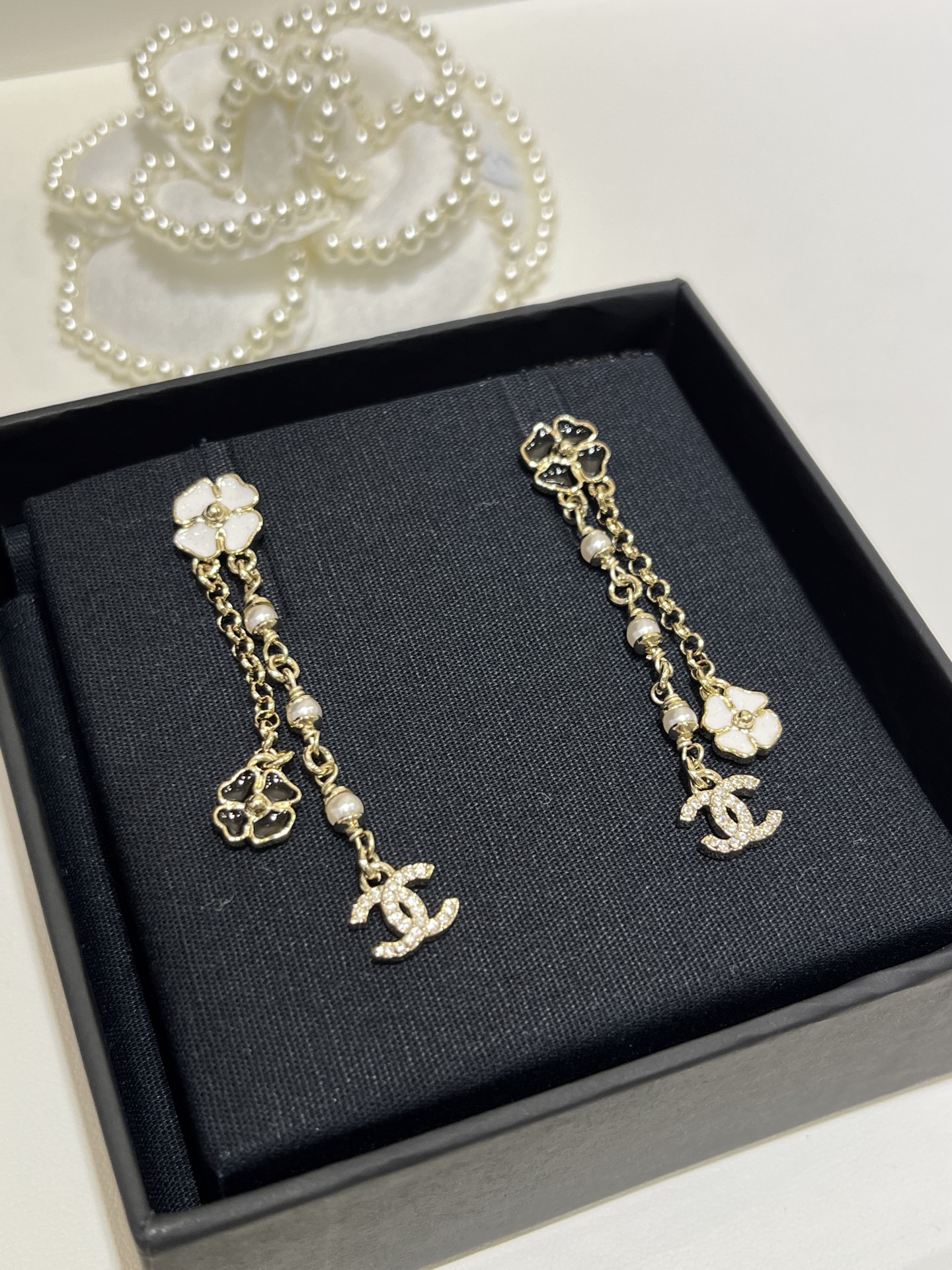 CHANEL Camélia Double C - luxuryevafr