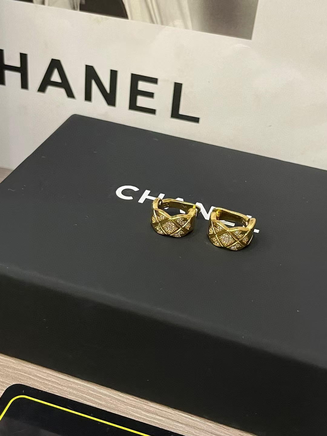 CHANEL Boucles Matelassées Plaqué Or 18K - luxuryevafr