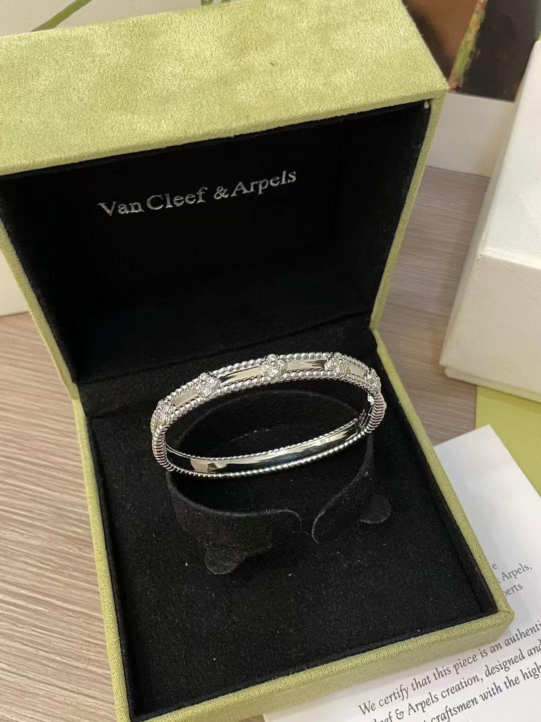 Bracelet Kaléidoscope Van Cleef & Arpels - luxuryevafr