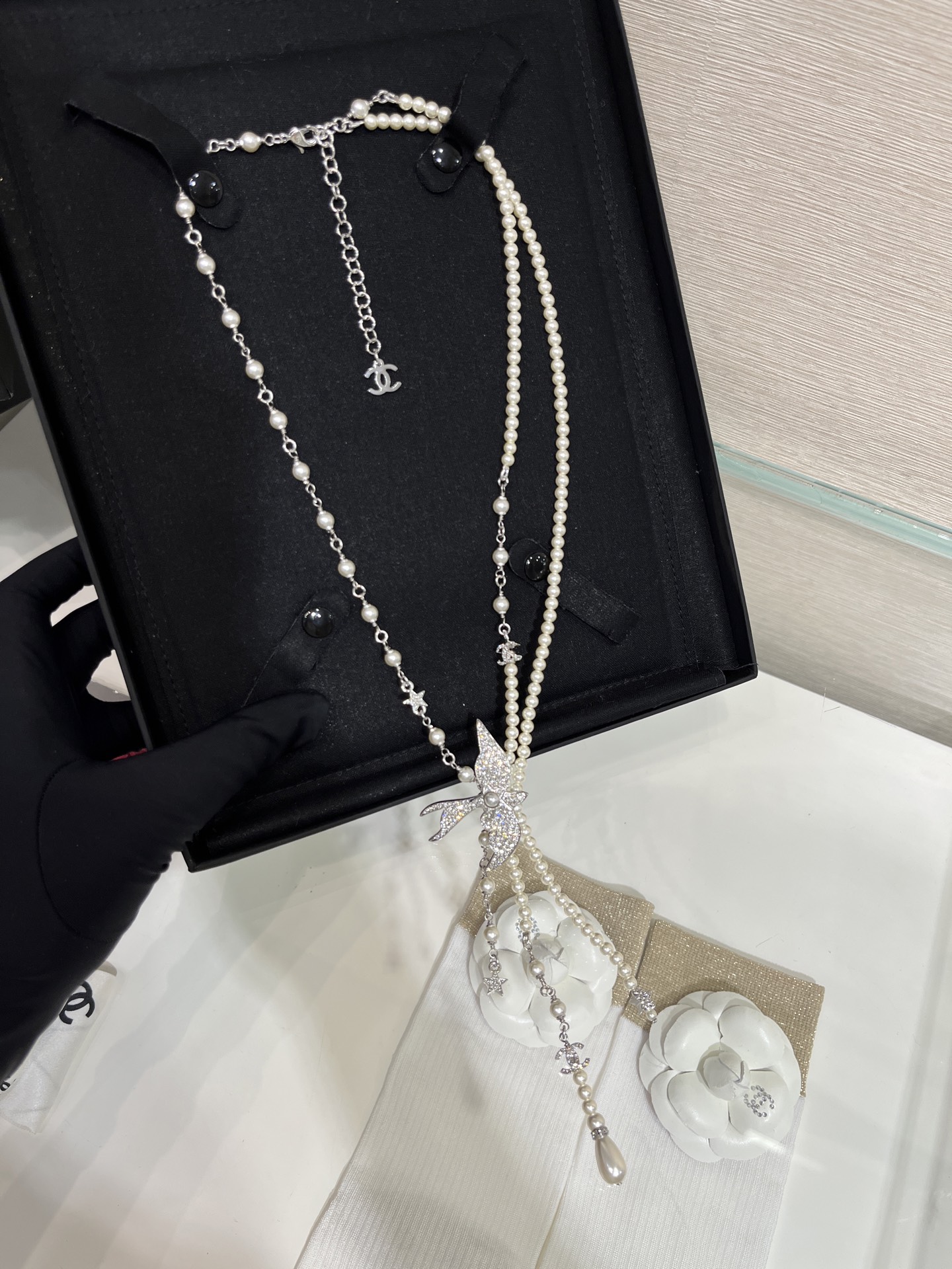 CHANEL 25S Nouveau collier de perles double C en argent inspiré des oiseaux / chaîne de pull - luxuryevafr