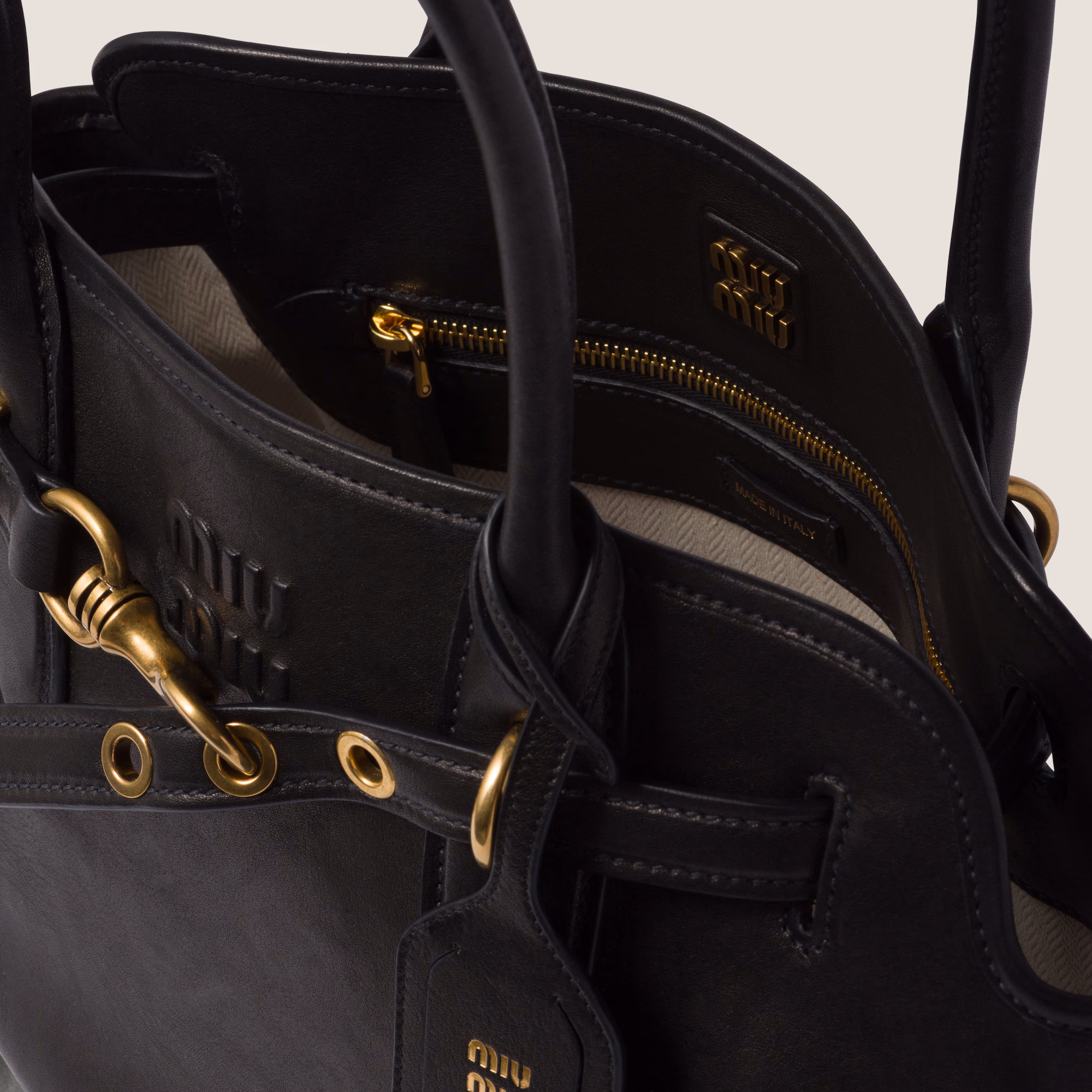 Sac en cuir nappa MiuMiu Aventure - Noir - luxuryevafr