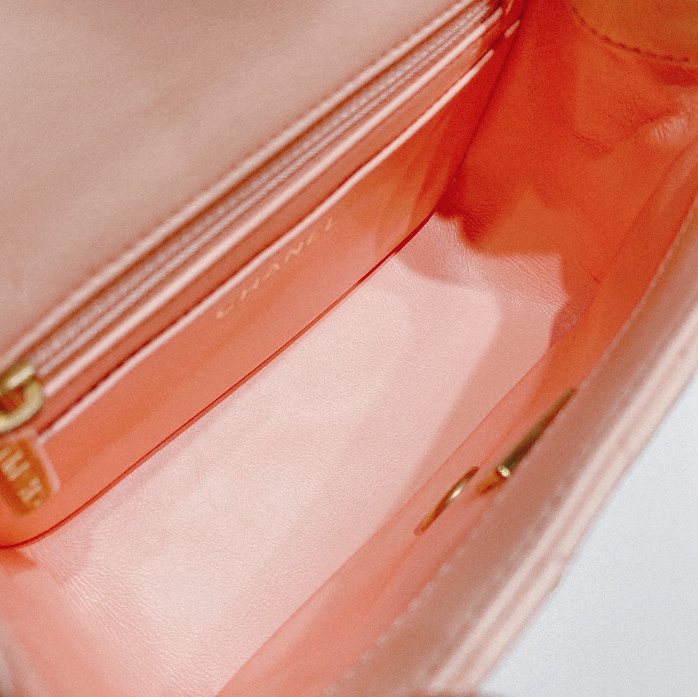 Mini-sac à rabat matelassé en cuir d'agneau CC Pearl Crush rose - luxuryevafr