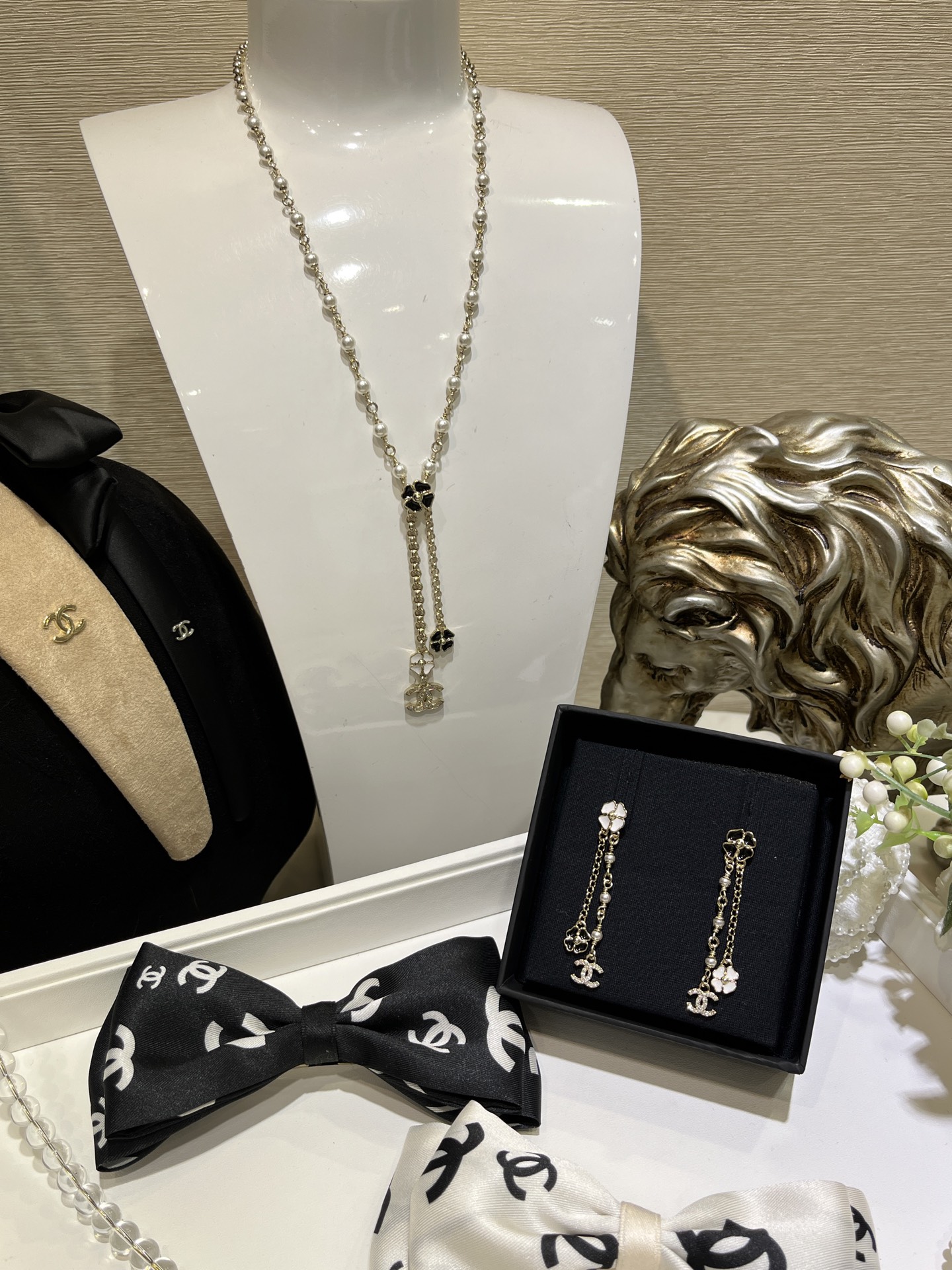 CHANEL Camélia Double C - luxuryevafr