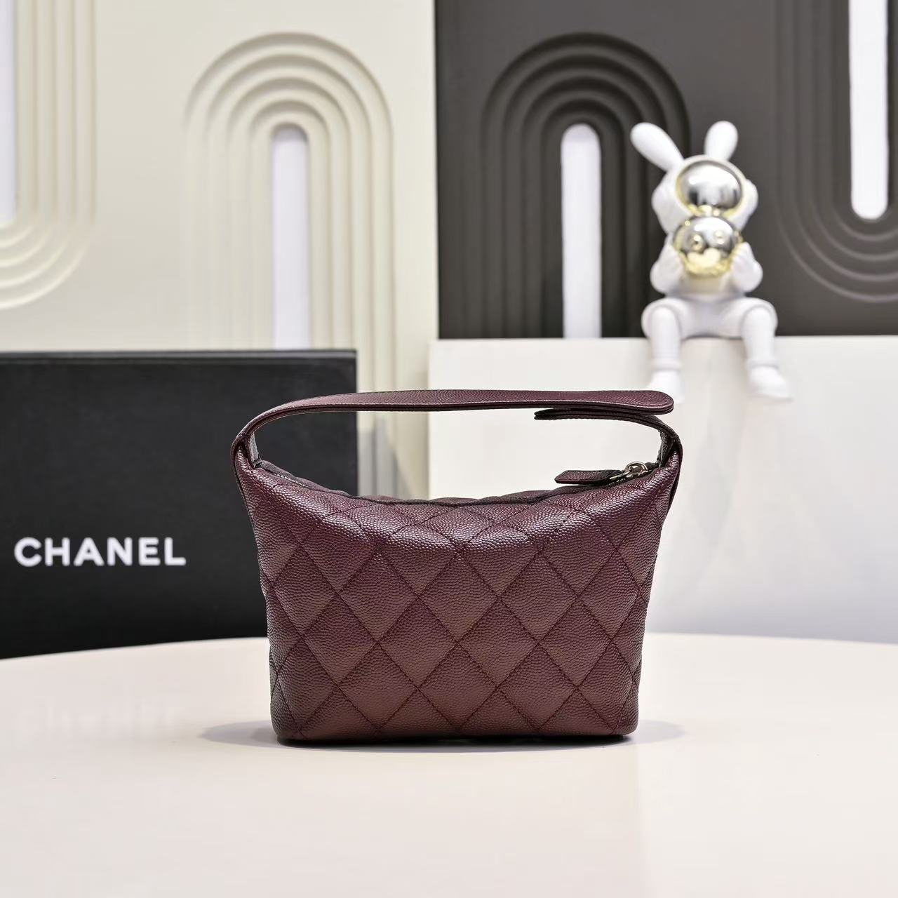Chanel 25C Quilted Chain Hobo Caviar-cacao profond - luxuryevafr