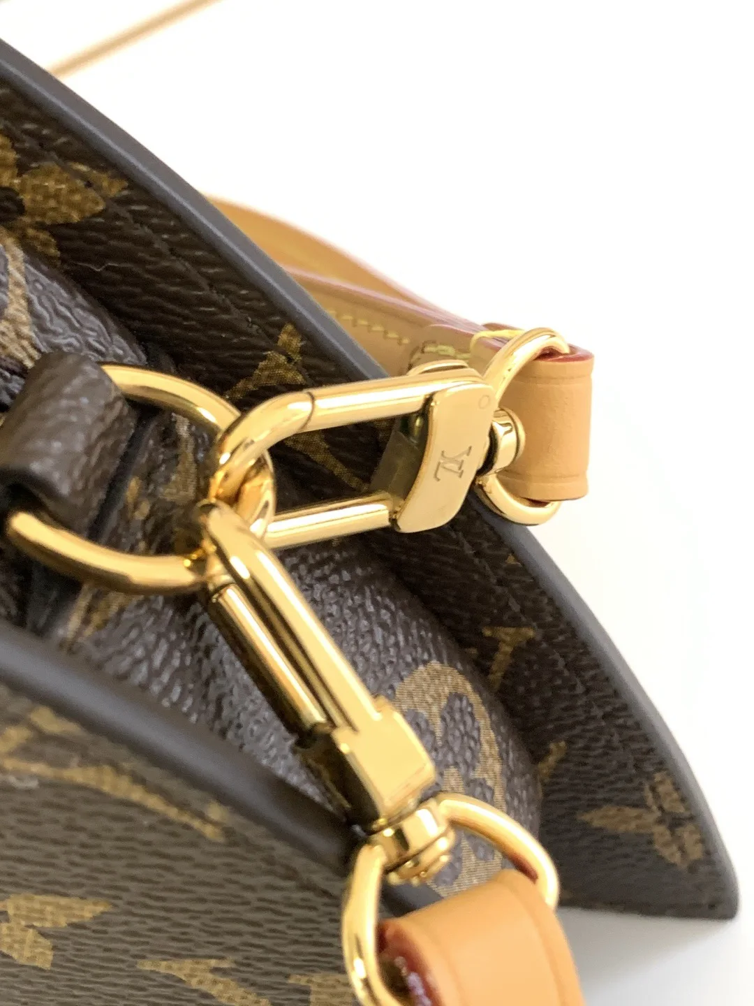 Sac éventail LouisVuitton - luxuryevafr
