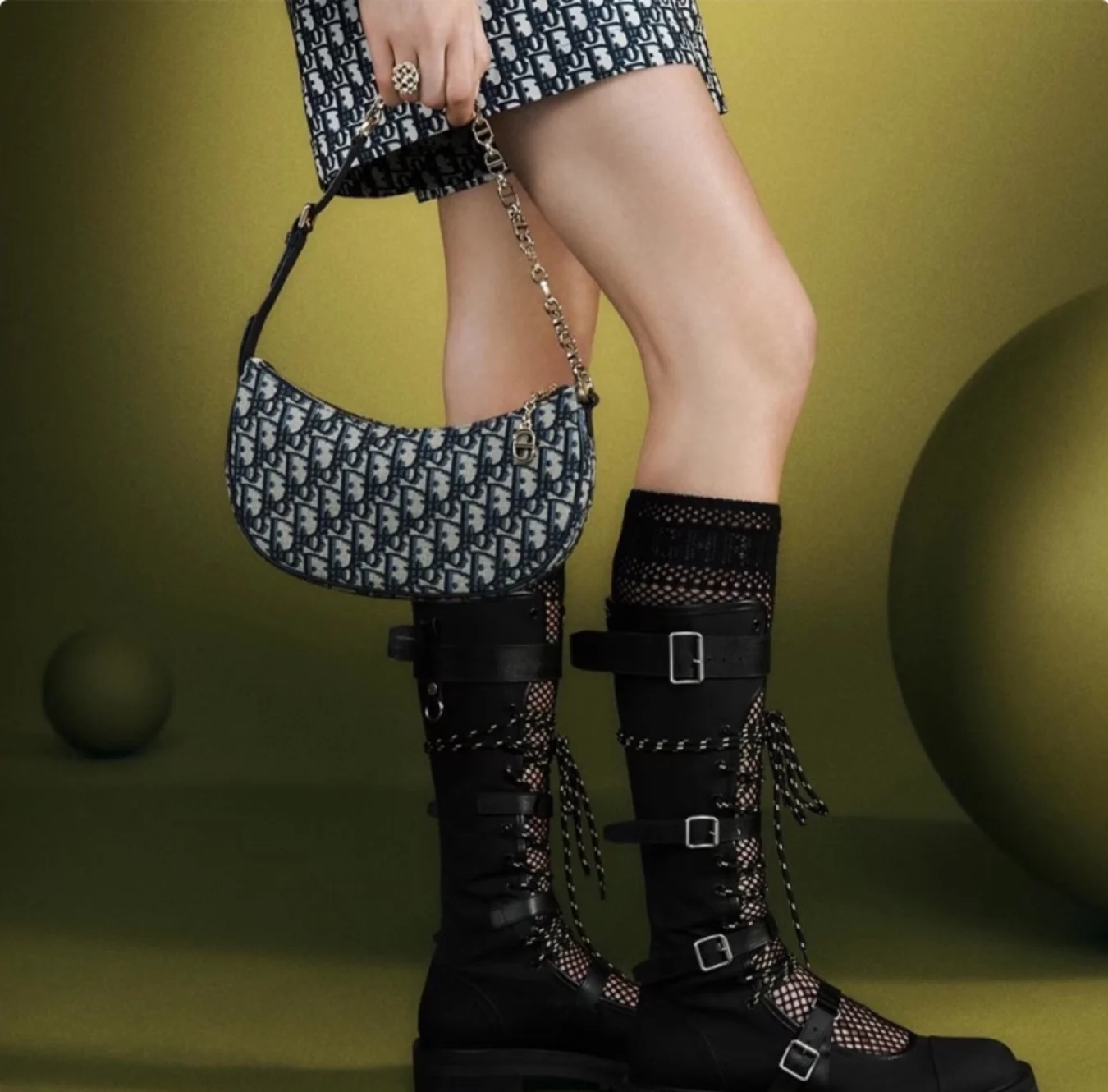 Sac bandoulière demi-lune DIOR CD Lounge - luxuryevafr