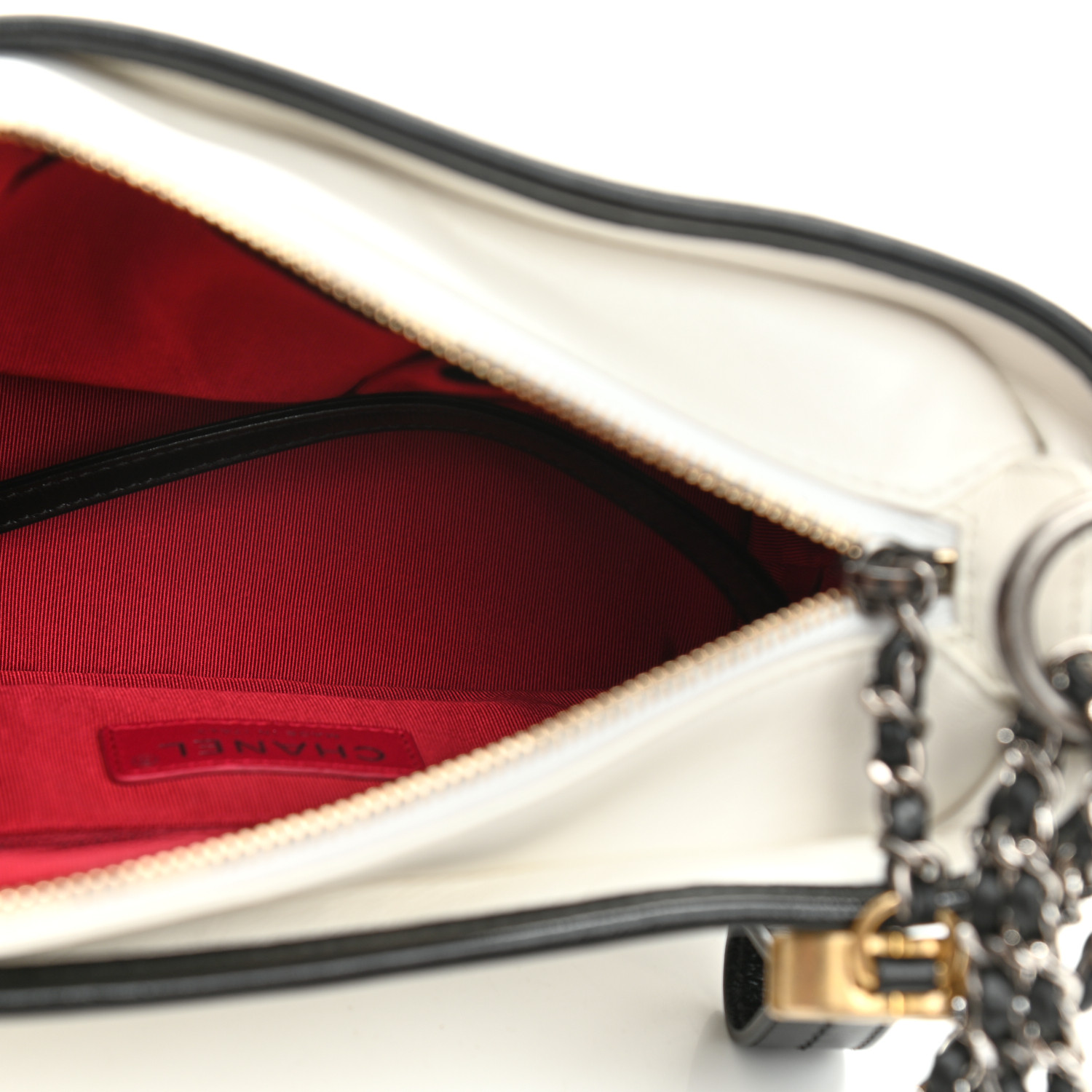 Petit sac hobo Gabrielle matelassé en cuir de veau vieilli noir et blanc - luxuryevafr