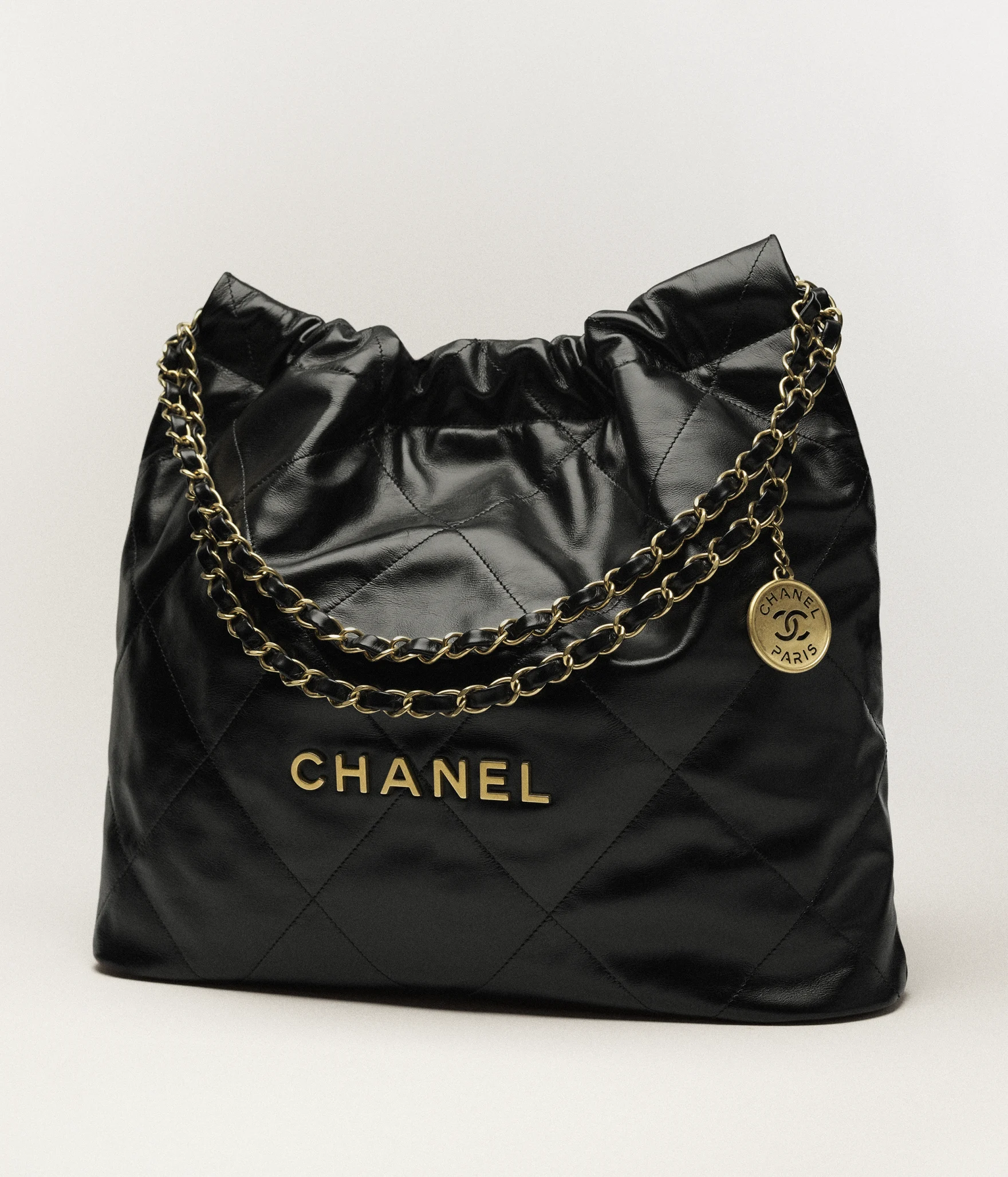 Sac à main CHANEL 22 - luxuryevafr
