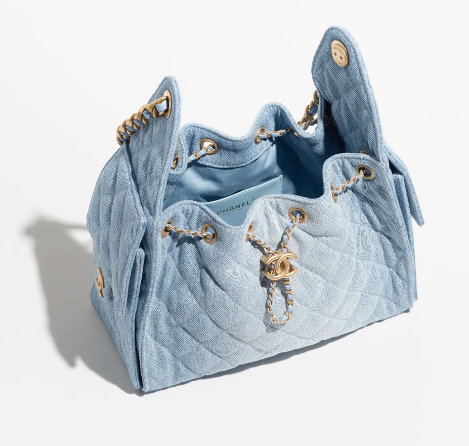 Petit sac à main CHANEL 25 en denim délavé - luxuryevafr