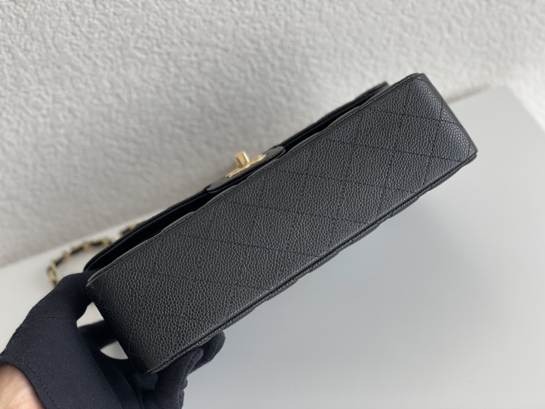 Sac Chanel Medium Classic Double Flap Noir Matelassé Caviar Quincaillerie Dorée - luxuryevafr