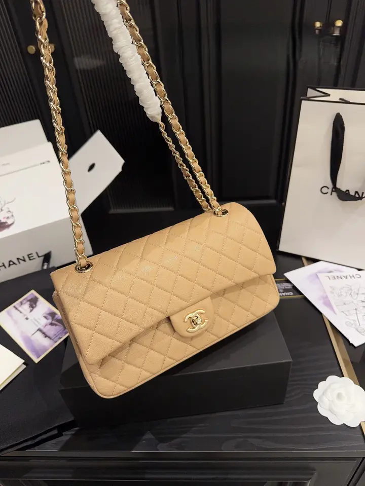 Sac à rabat classique Chanel – Caramel avec finitions dorées - luxuryevafr
