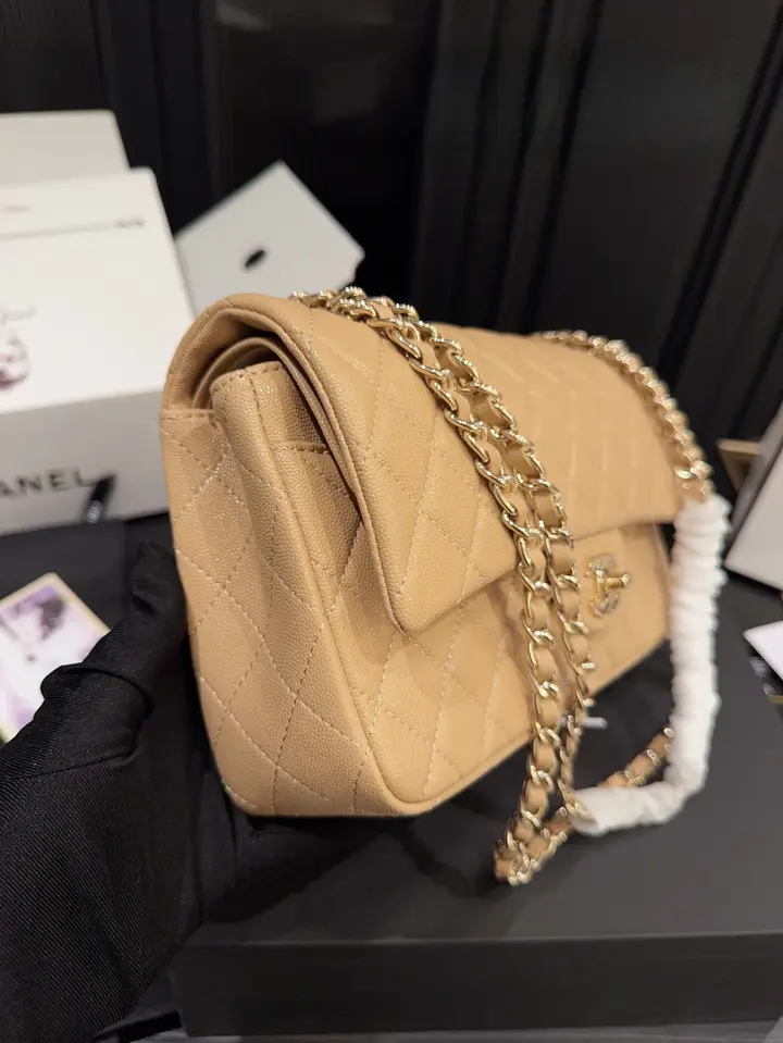 Sac à rabat classique Chanel – Caramel avec finitions dorées - luxuryevafr