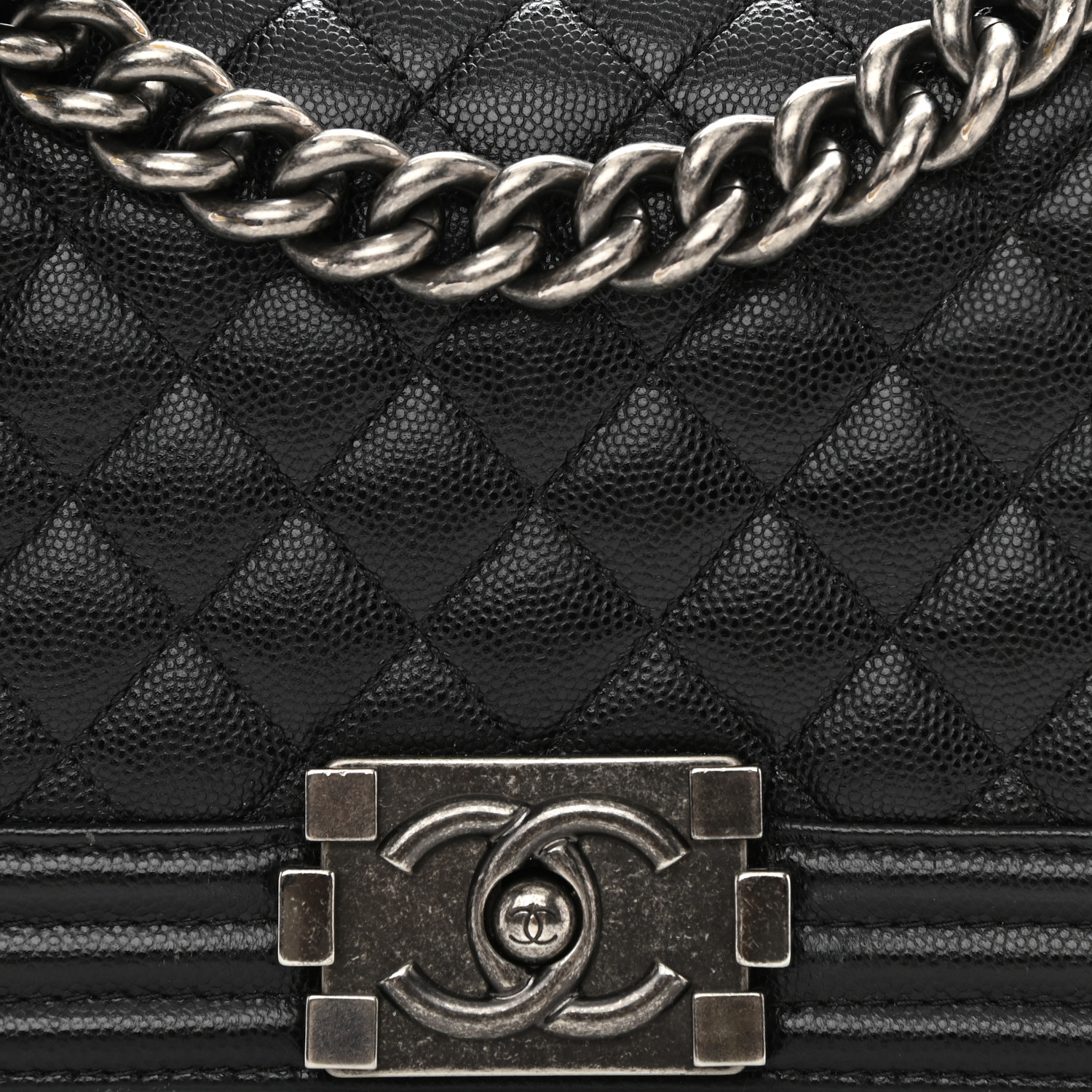 Chanel Small Boy Cuir Caviar — Intemporel - luxuryevafr