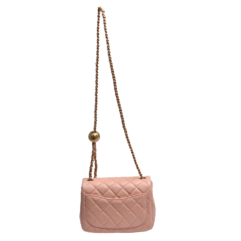 Mini-sac à rabat matelassé en cuir d'agneau CC Pearl Crush rose - luxuryevafr
