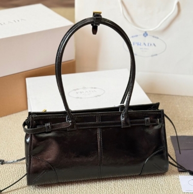Sac à main Prada Bonnie en cuir moyen - luxuryevafr
