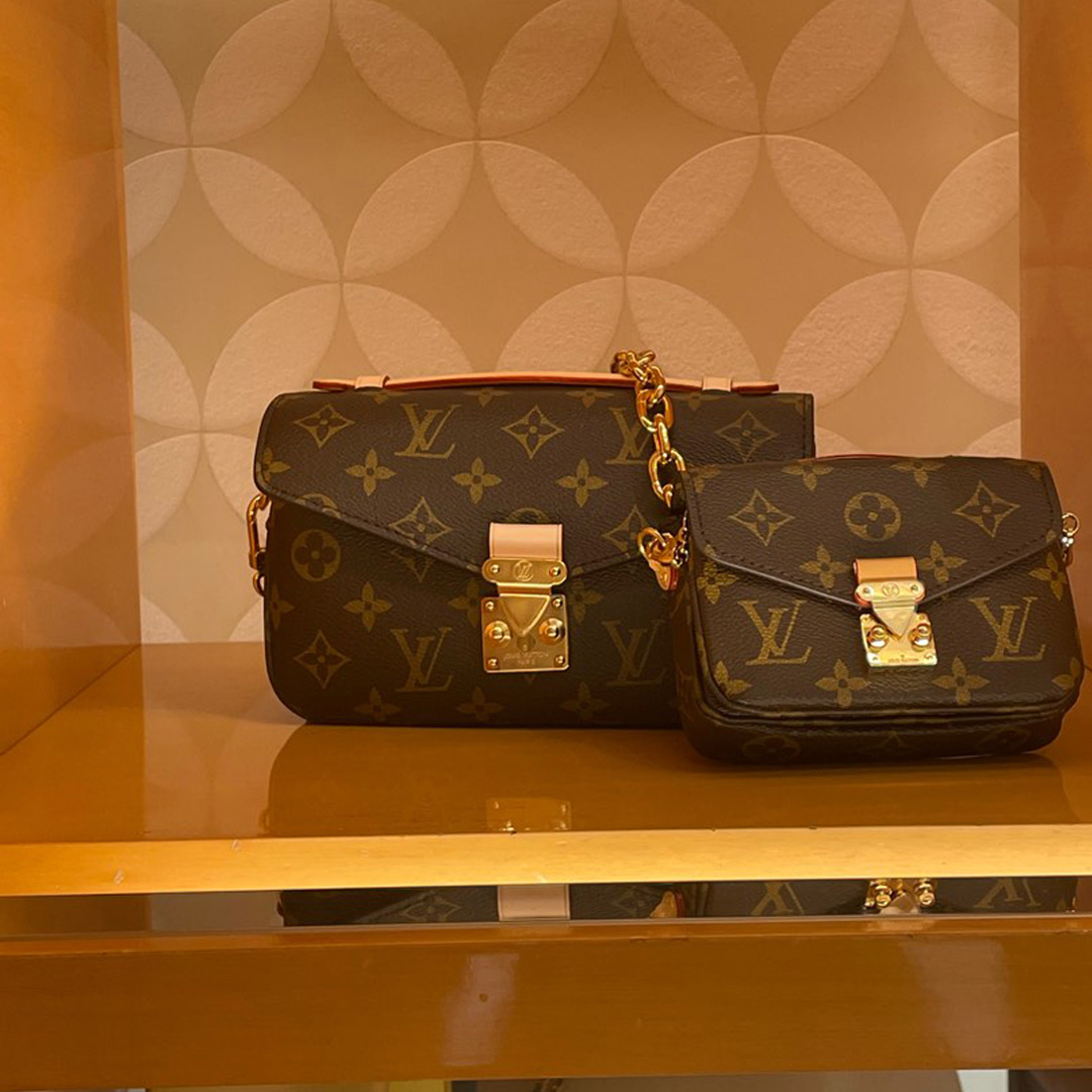 Louis Vuitton M46279 POCHETTE MéTIS EAST WEST - luxuryevafr