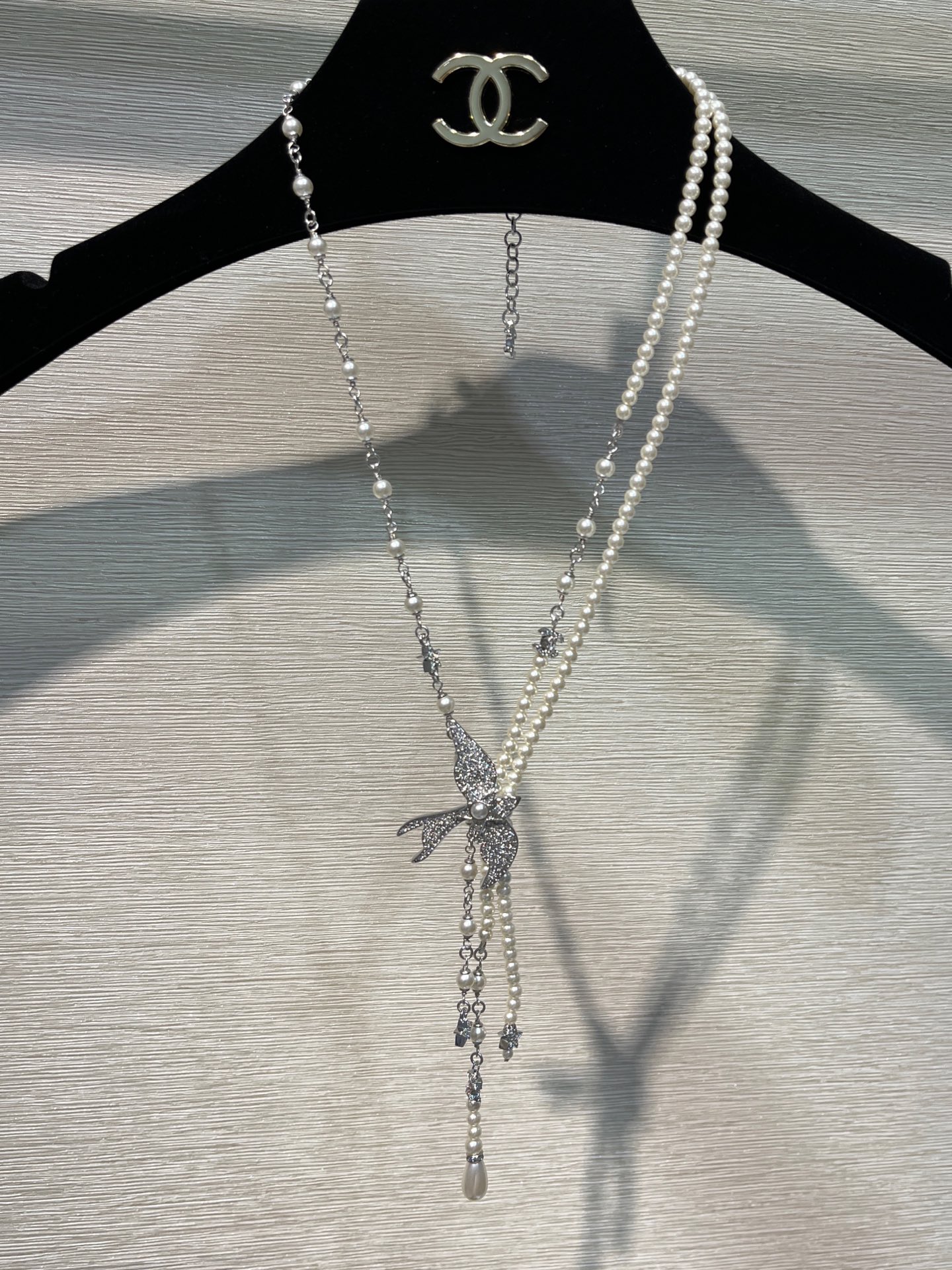 CHANEL 25S Nouveau collier de perles double C en argent inspiré des oiseaux / chaîne de pull - luxuryevafr