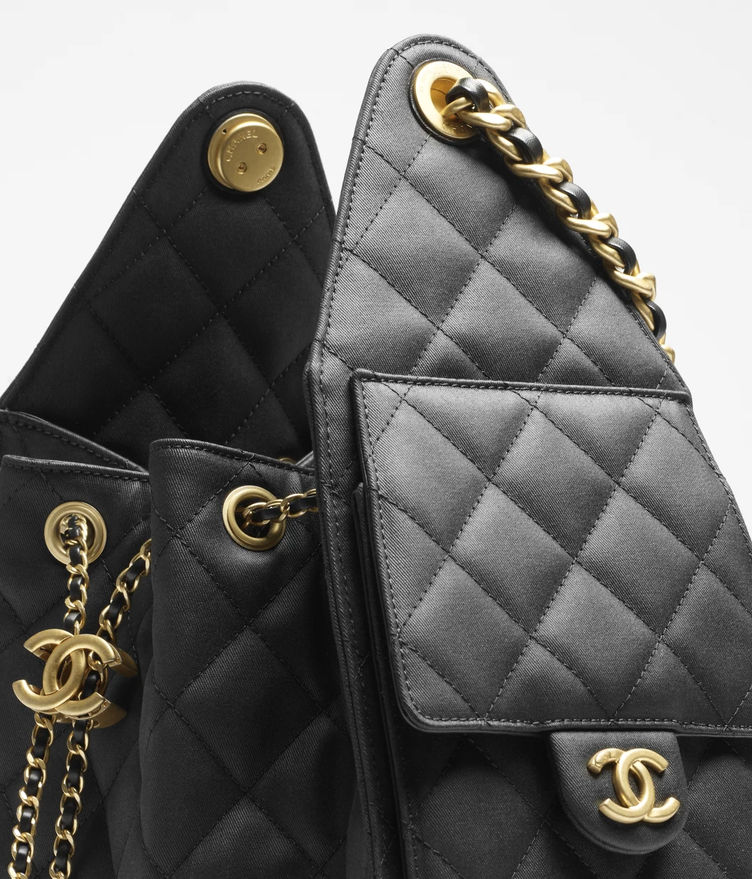 CHANEL 25 Petit Sac à Main Toile et Métal Doré Noir - luxuryevafr