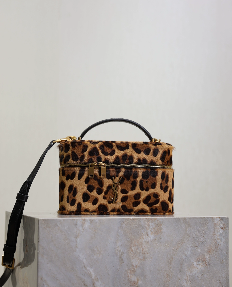 Trousse de toilette YSL GABY en cuir poney - luxuryevafr