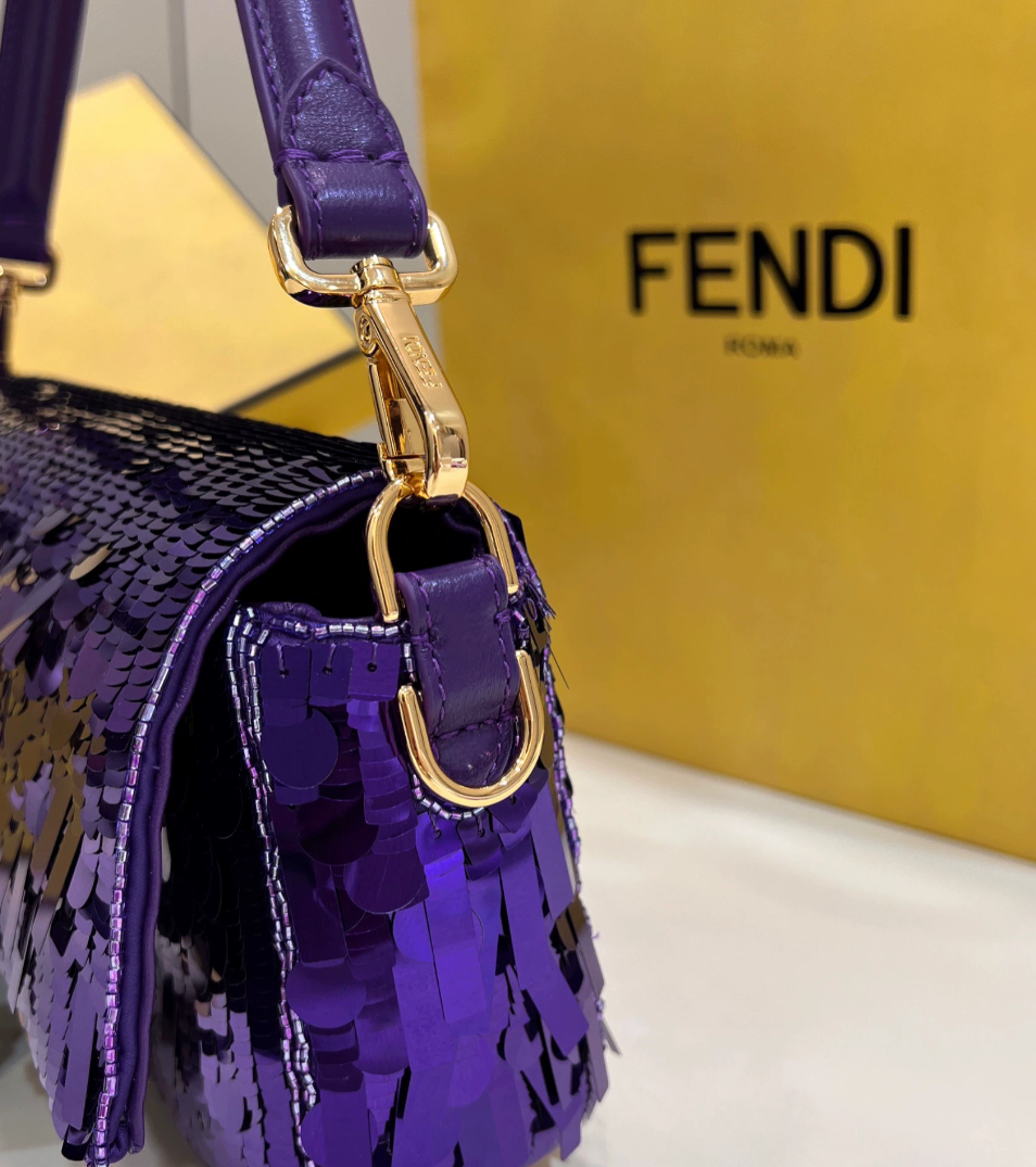 Sac à paillettes violet FENDI Baguette - luxuryevafr