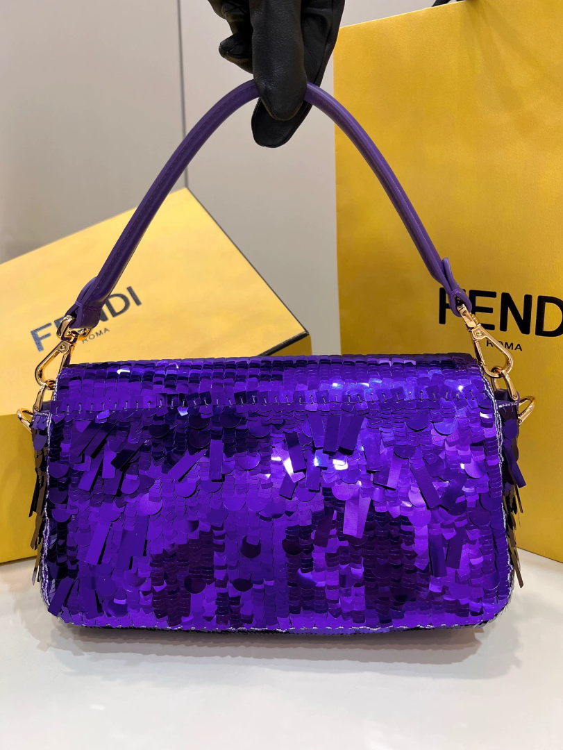 Sac à paillettes violet FENDI Baguette - luxuryevafr