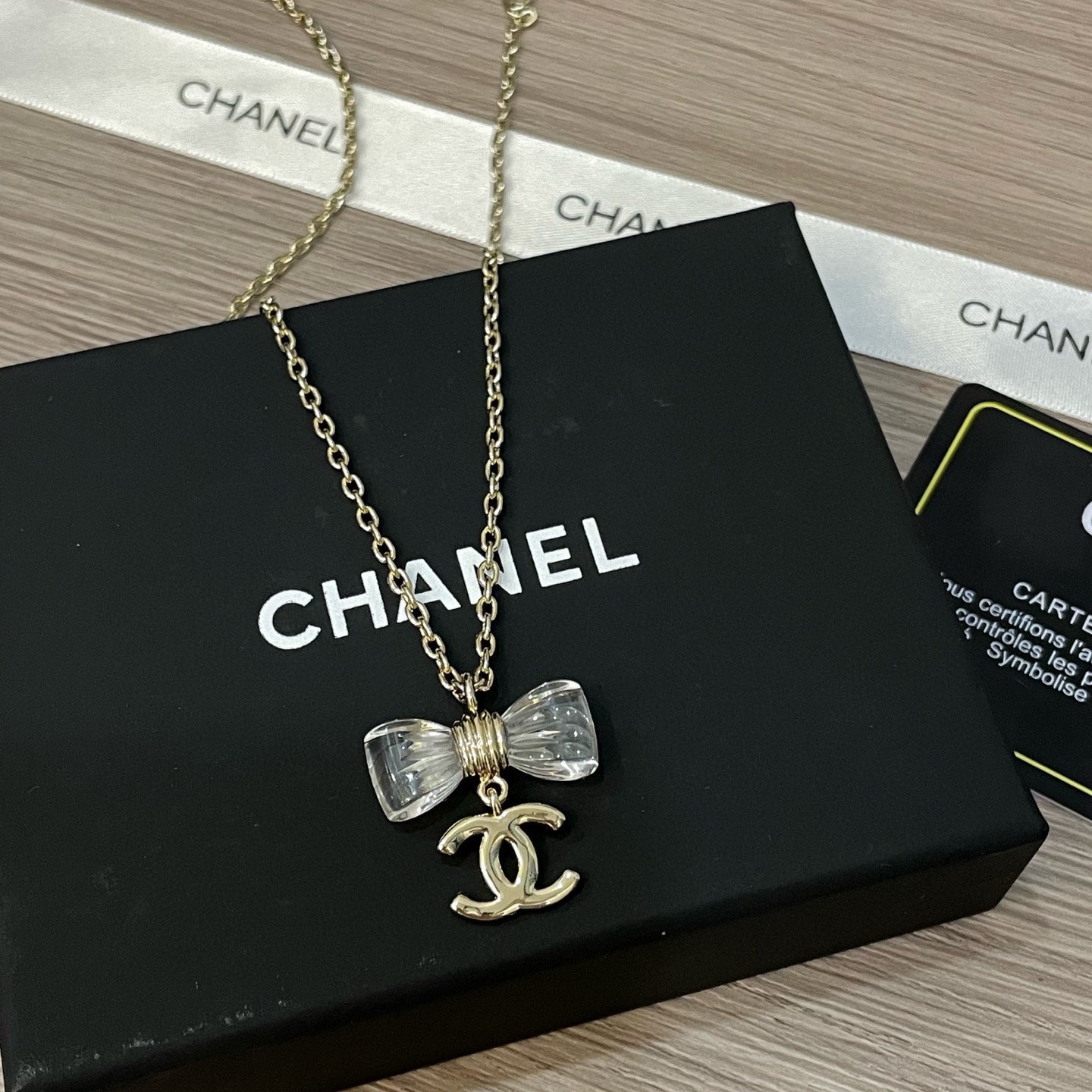 Chanel Collier Logo Doré Élégant - luxuryevafr