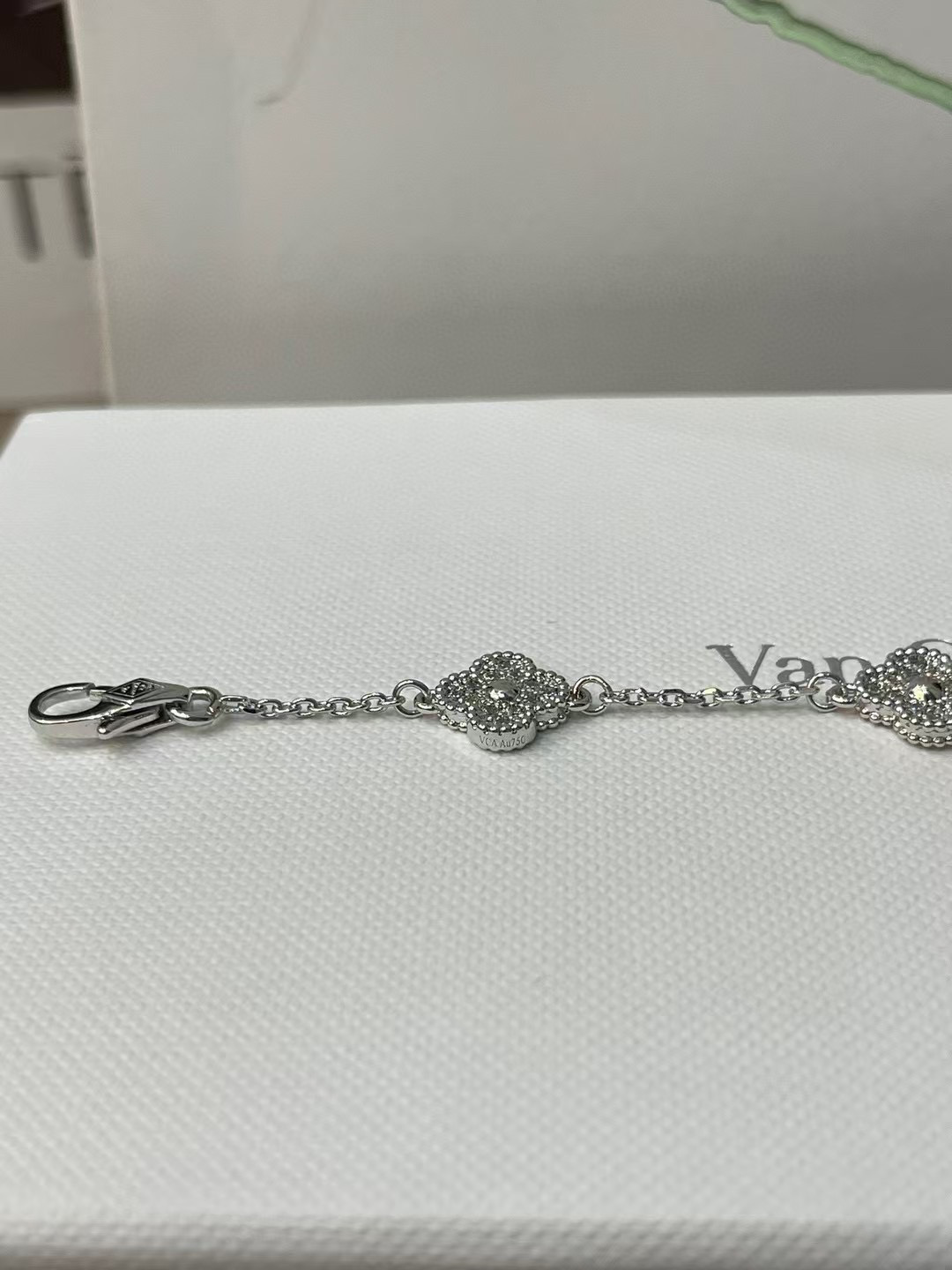 Bracelet trèfle à six motifs Van Cleef & Arpels - luxuryevafr