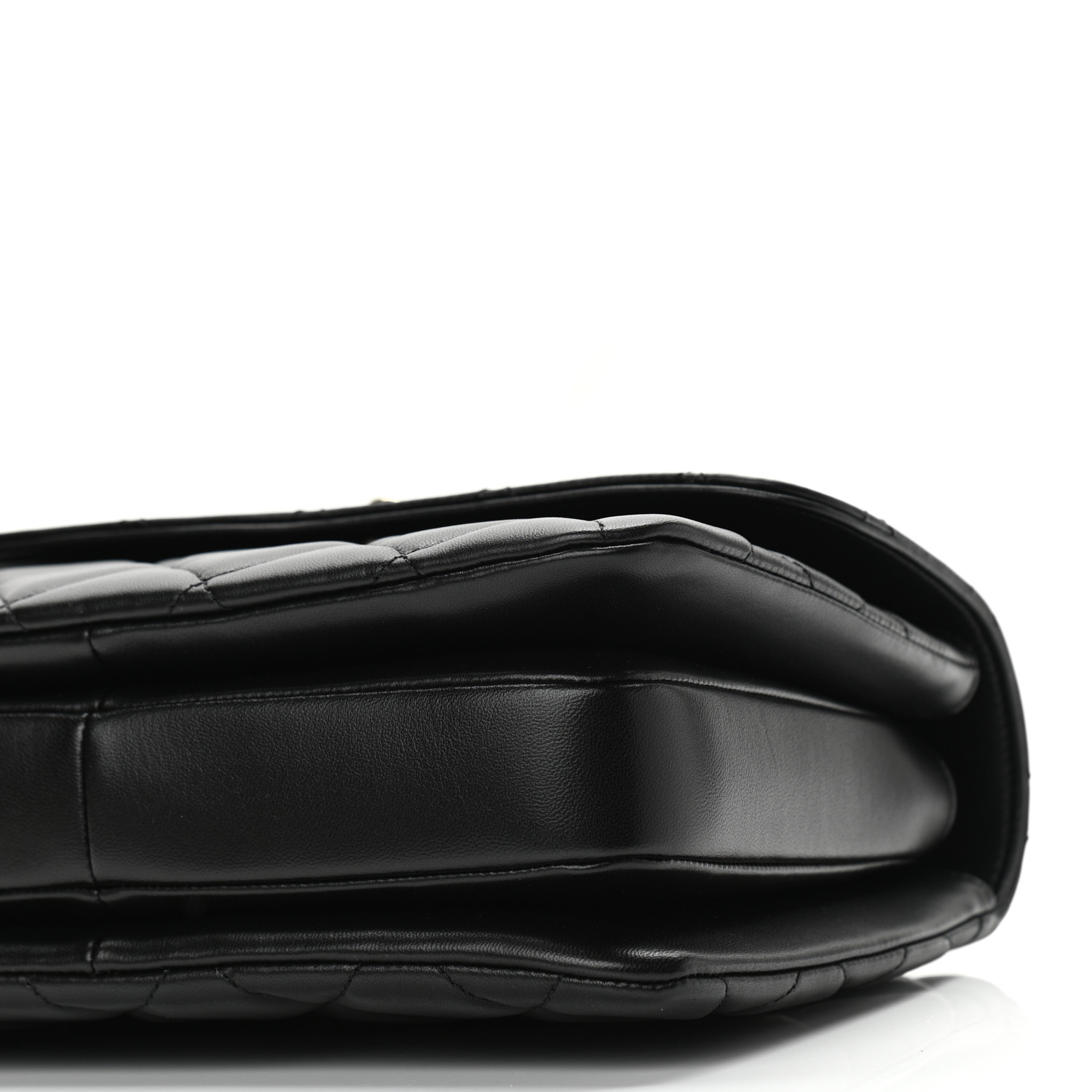 Petit sac à rabat tendance CC matelassé en cuir d'agneau noir - luxuryevafr