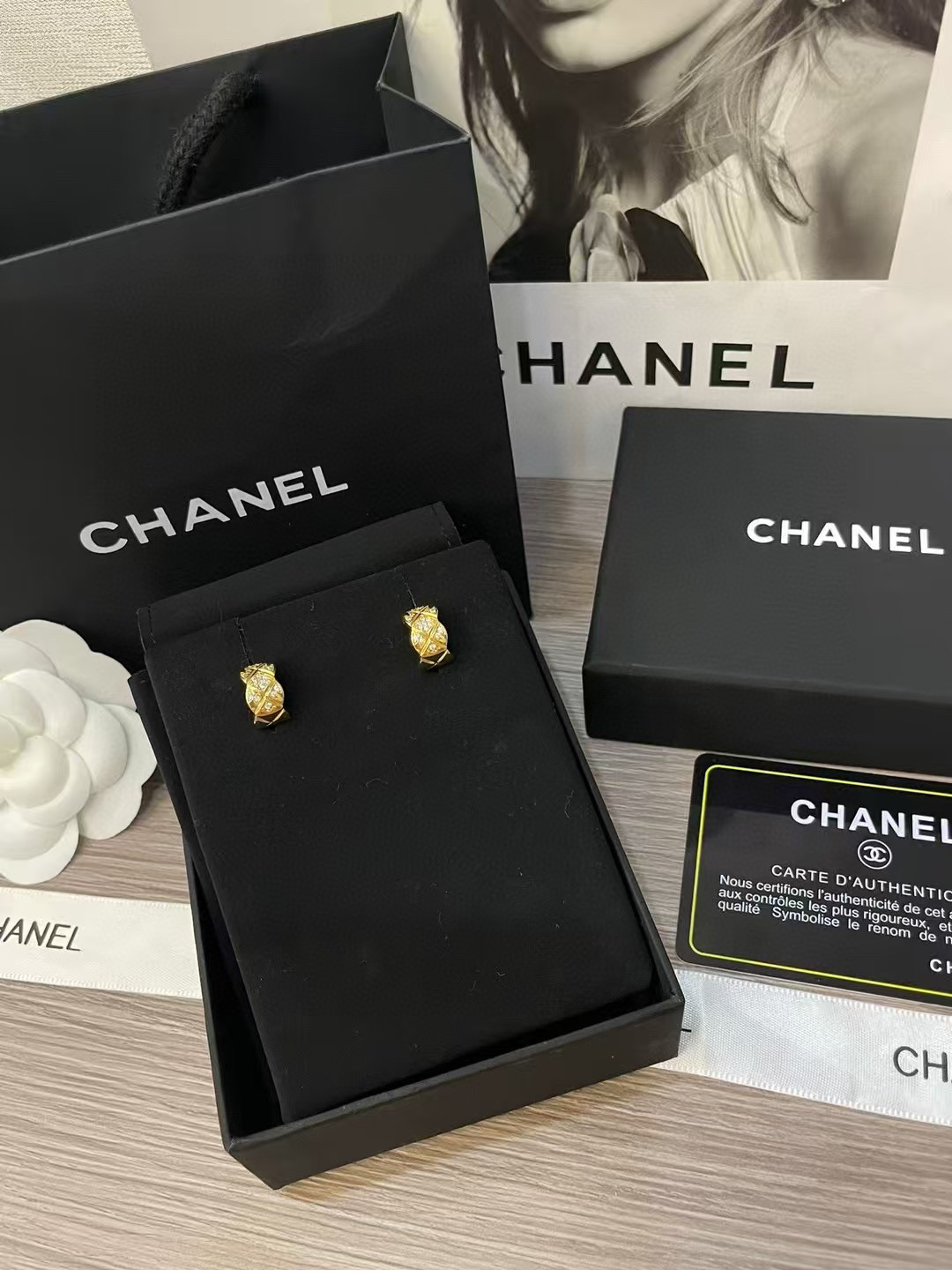 CHANEL Boucles Matelassées Plaqué Or 18K - luxuryevafr