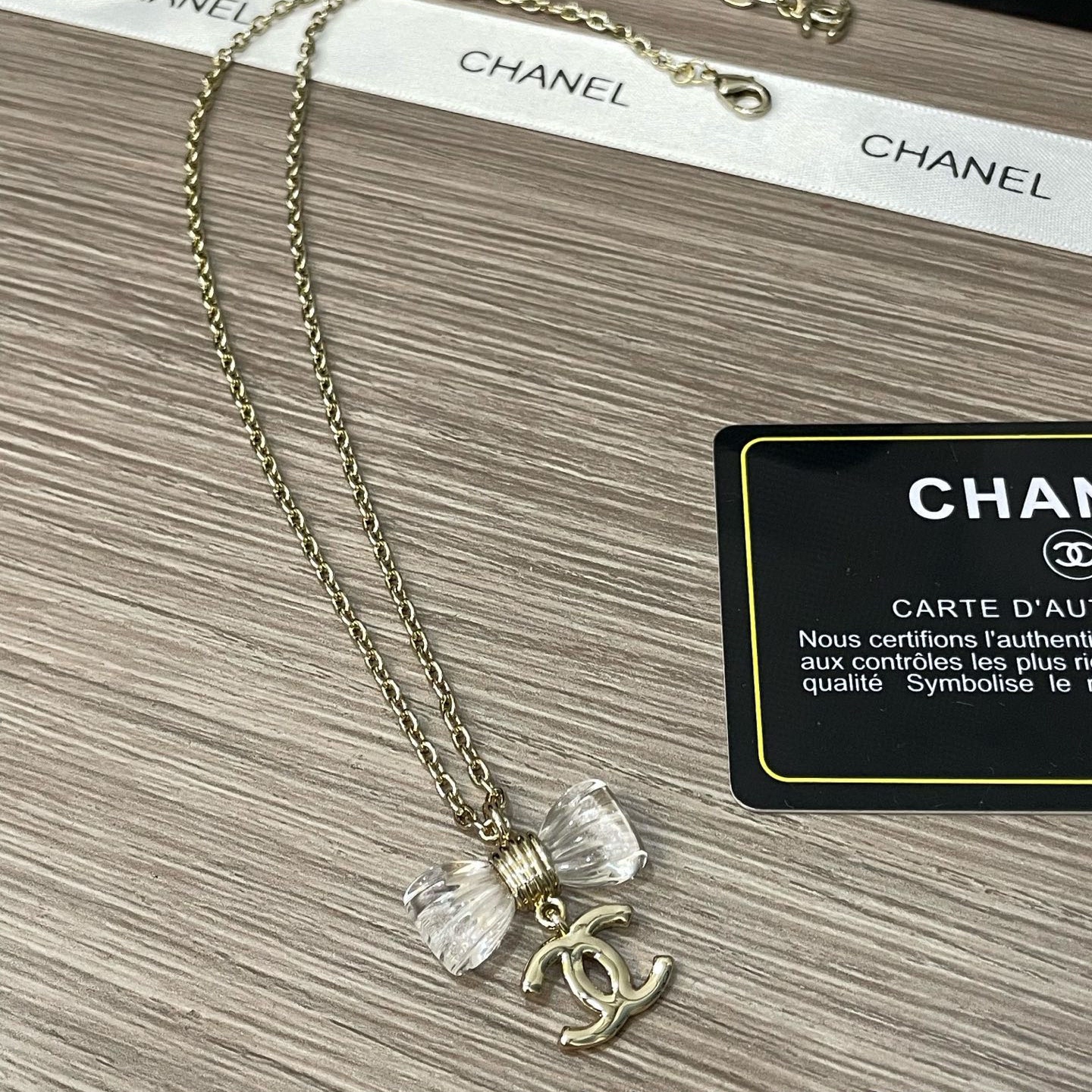 Chanel Collier Logo Doré Élégant - luxuryevafr