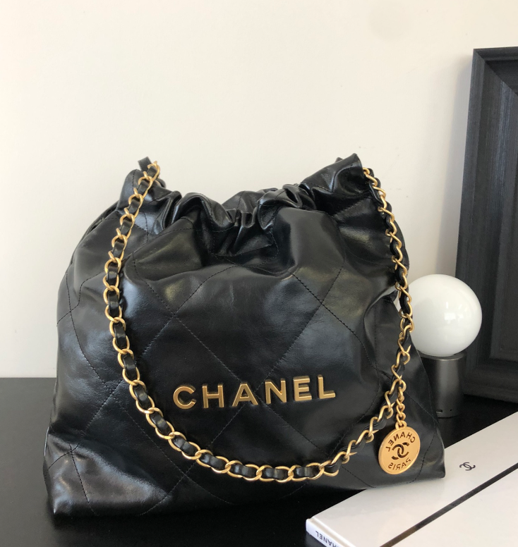 Petit sac à main CHANEL 22 - luxuryevafr