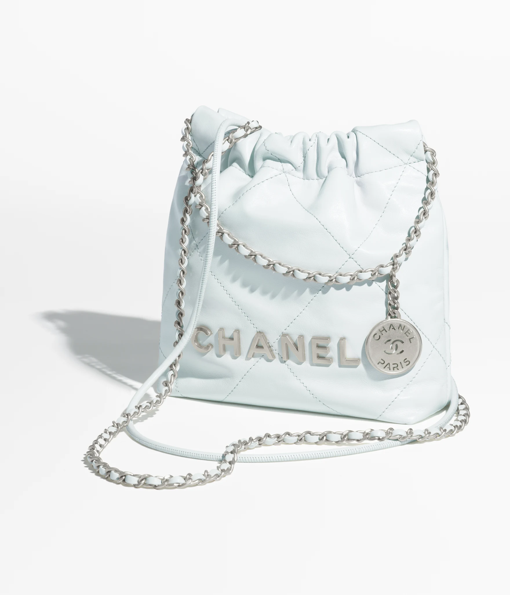 Mini sac à main CHANEL 22 - luxuryevafr