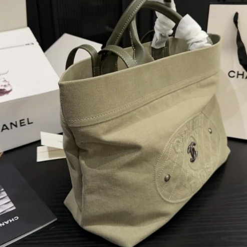 Petit sac fourre-tout Chanel Deauville - luxuryevafr