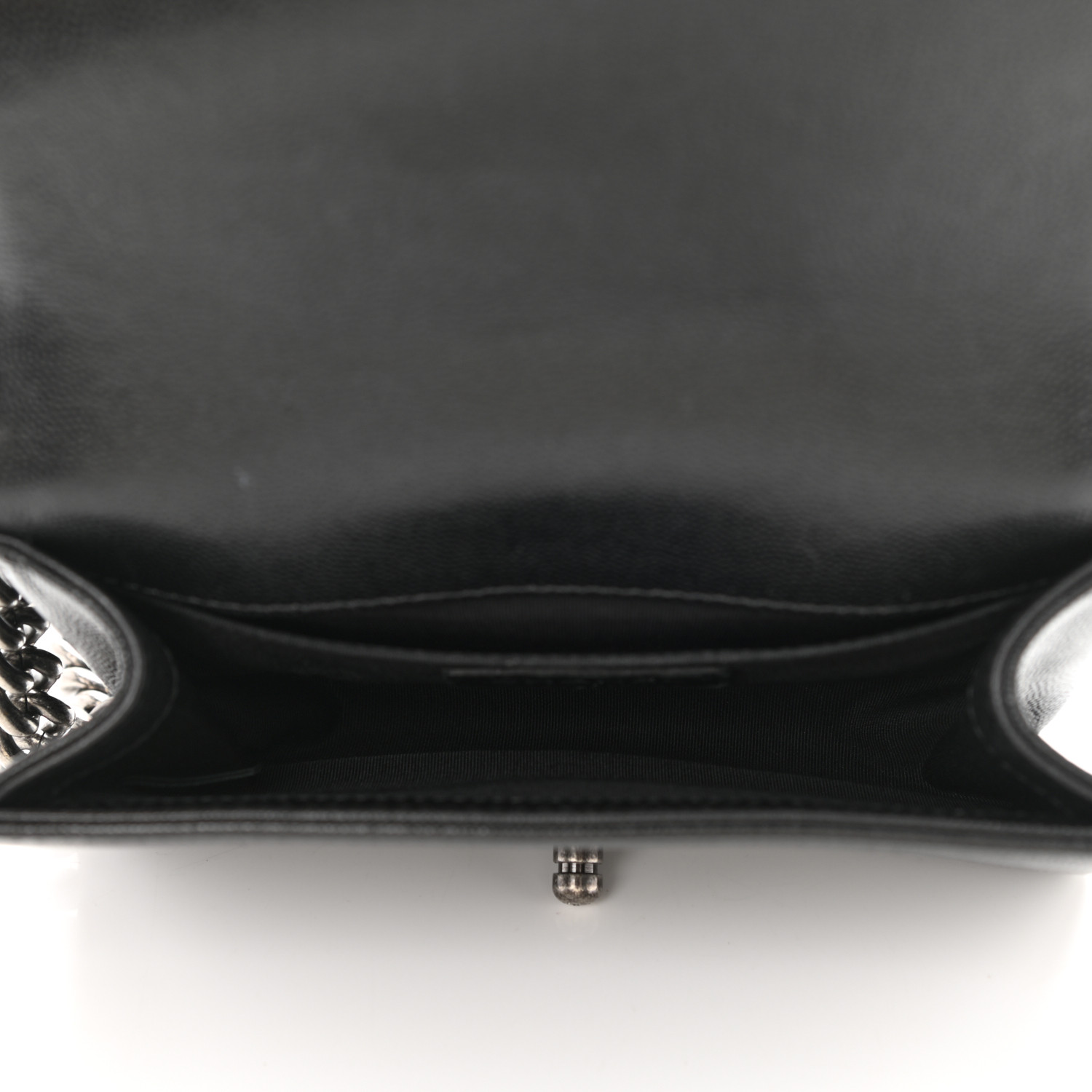 Chanel Small Boy Cuir Caviar — Intemporel - luxuryevafr